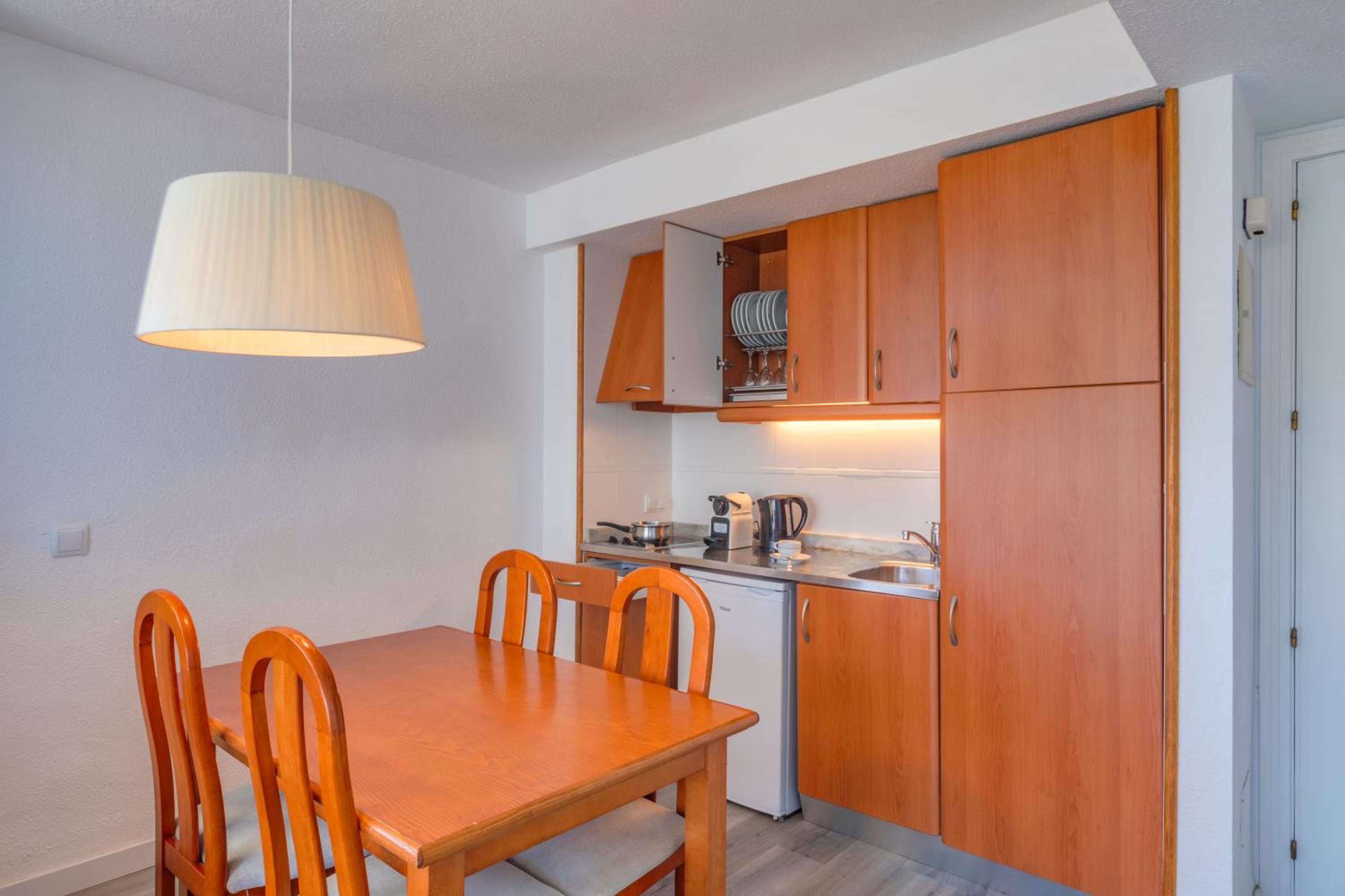 Apartment with Lateral Sea View - Photo 4