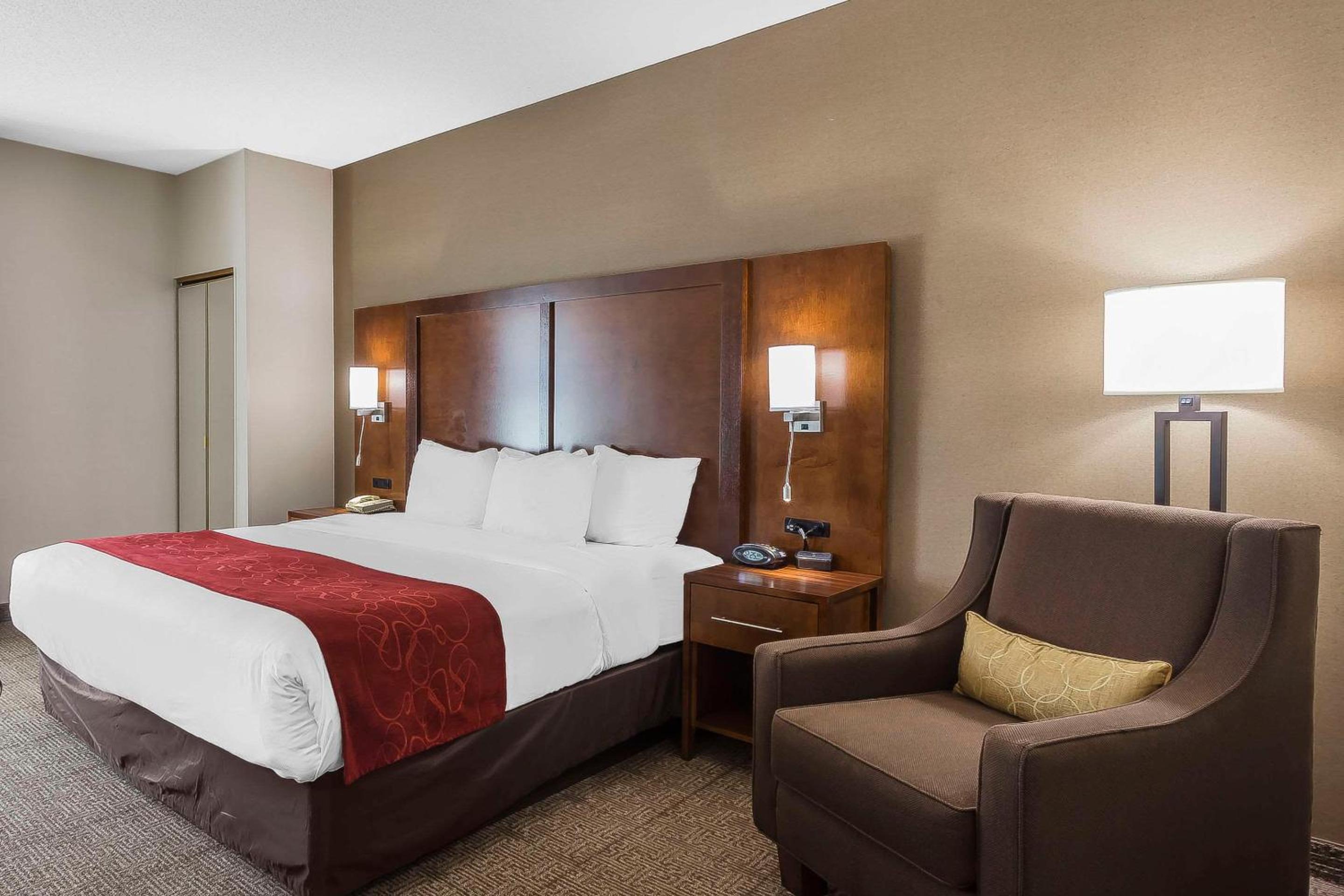 Standard King Suite - Non-Smoking - Photo 10