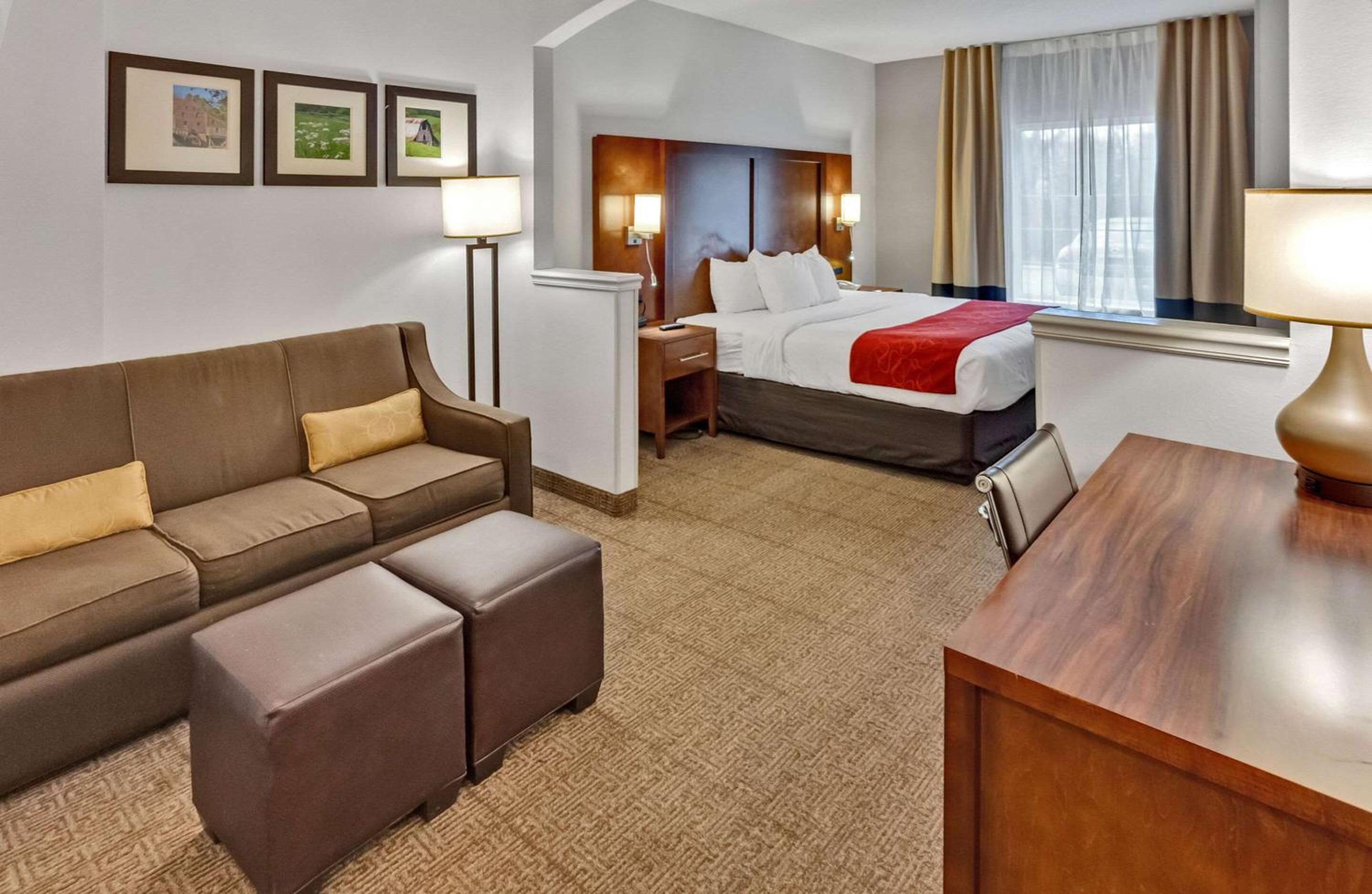 King Suite - Non-Smoking - Photo 1
