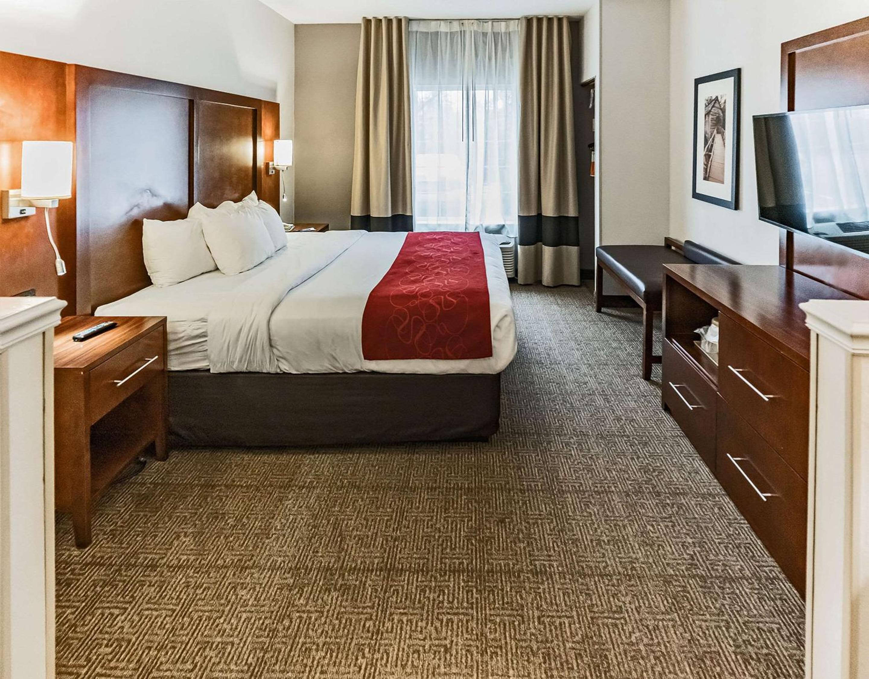 King Suite - Non-Smoking - Photo 2