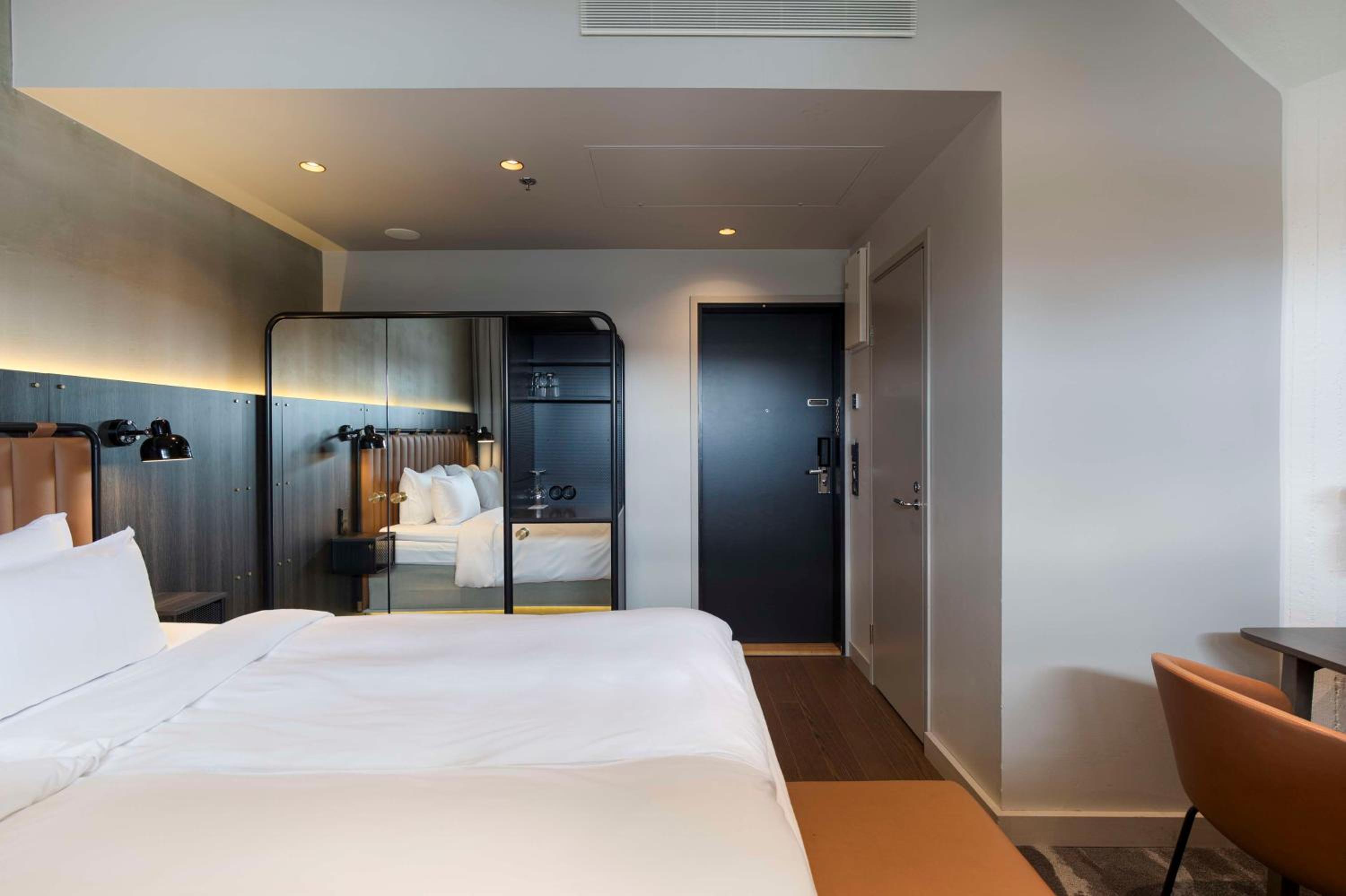 Premium Room - Photo 12