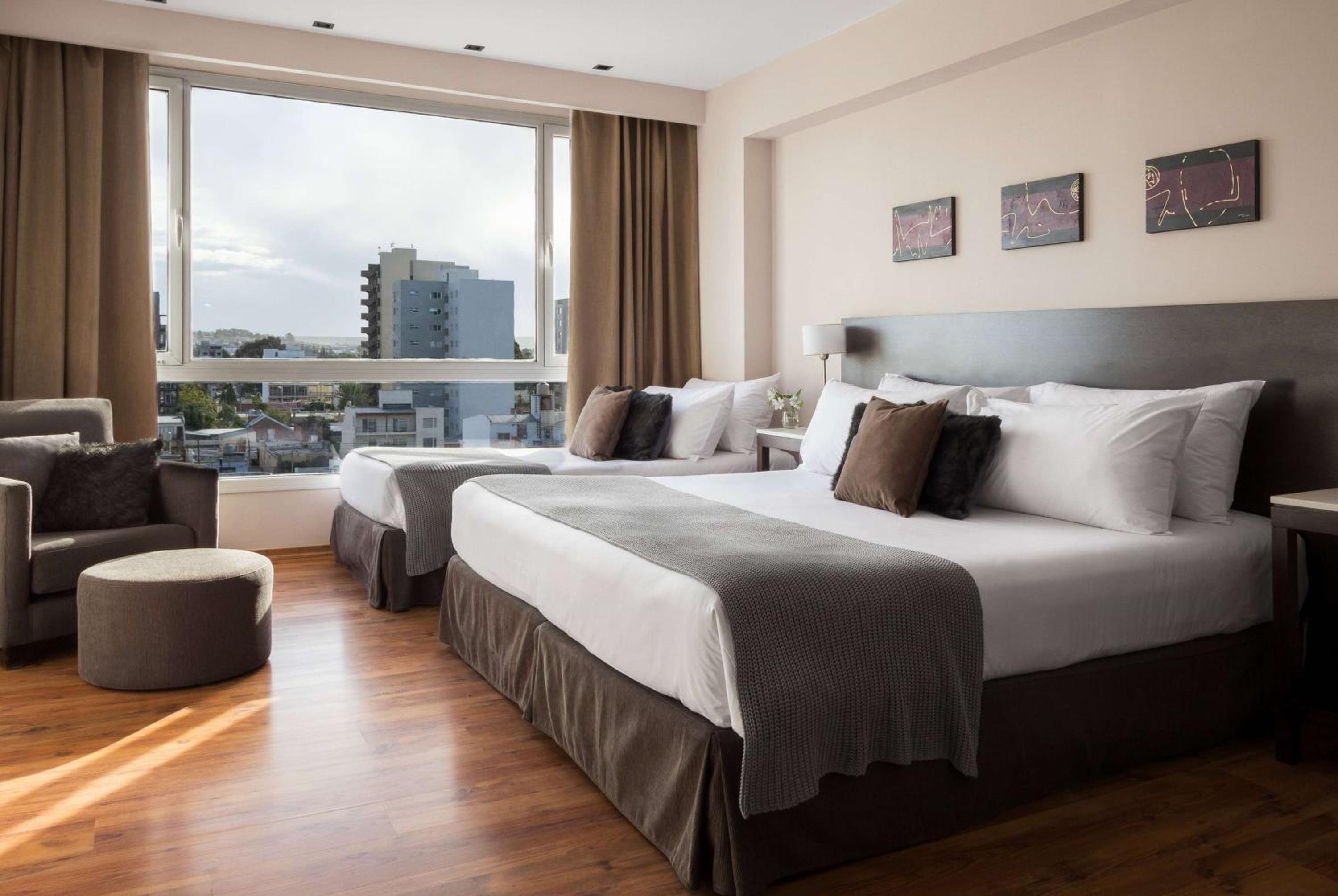 Triple Room with City View - Non-Smoking