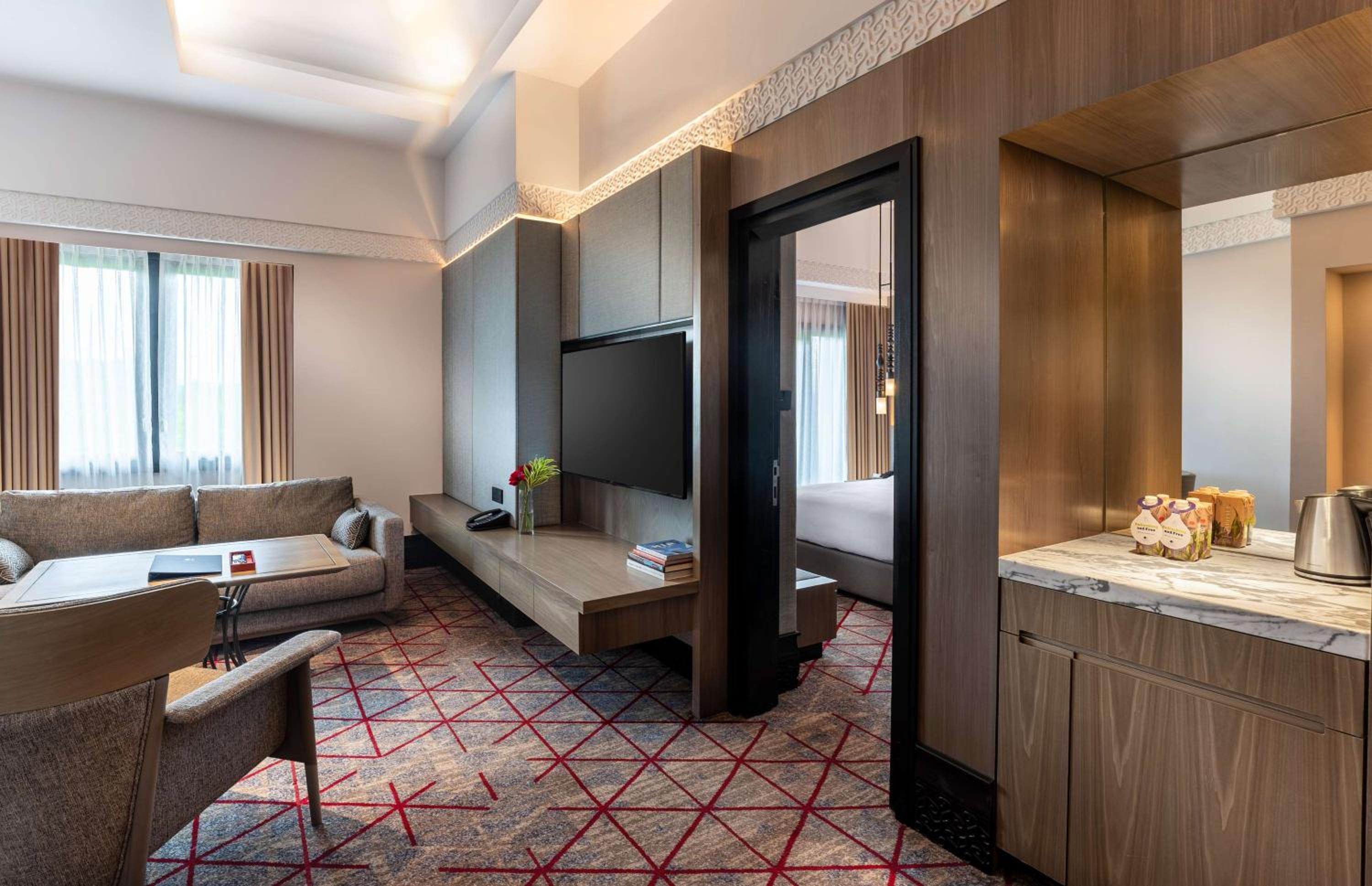 Family King Suite - Photo 3