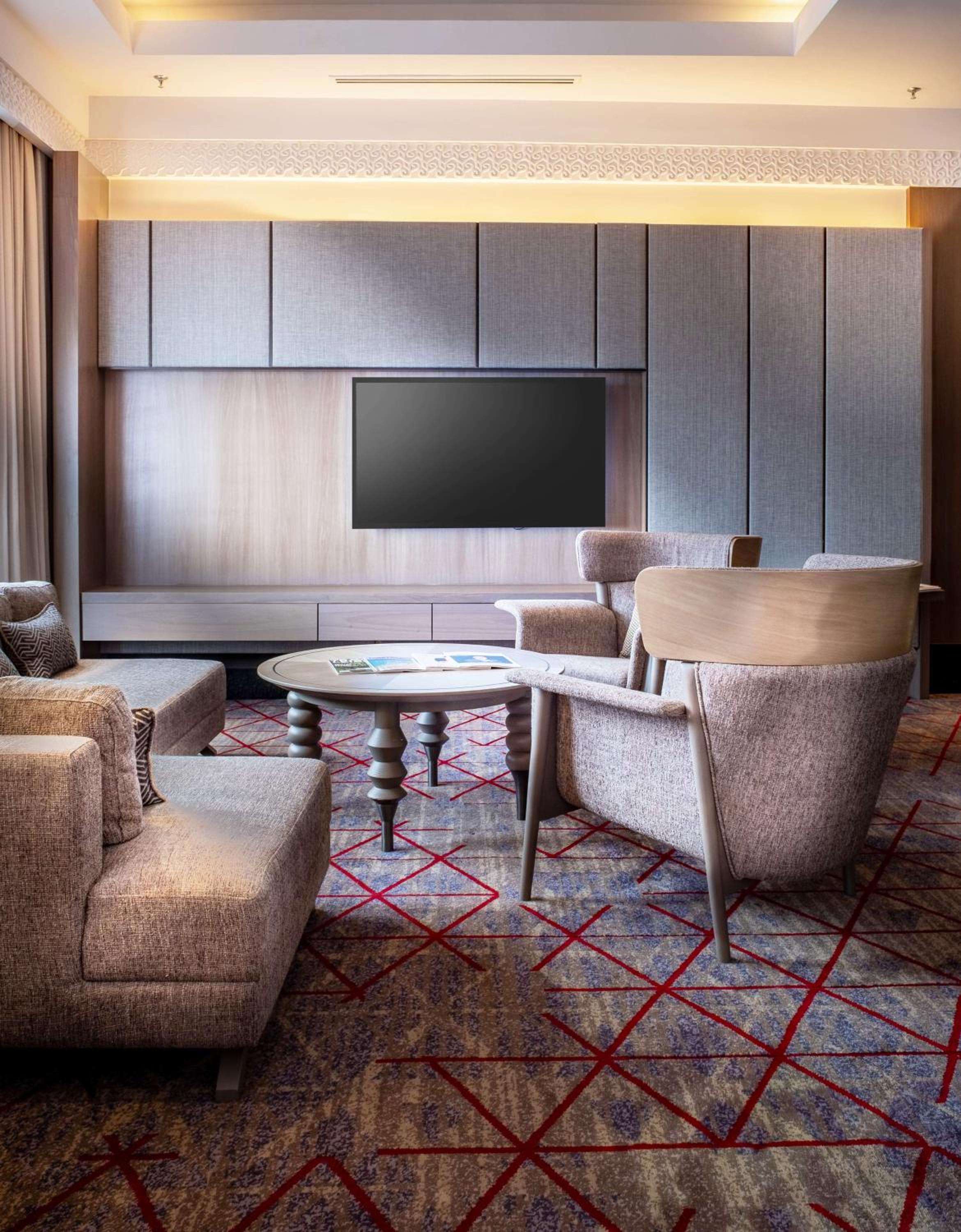 King Suite with Lake View - Photo 3