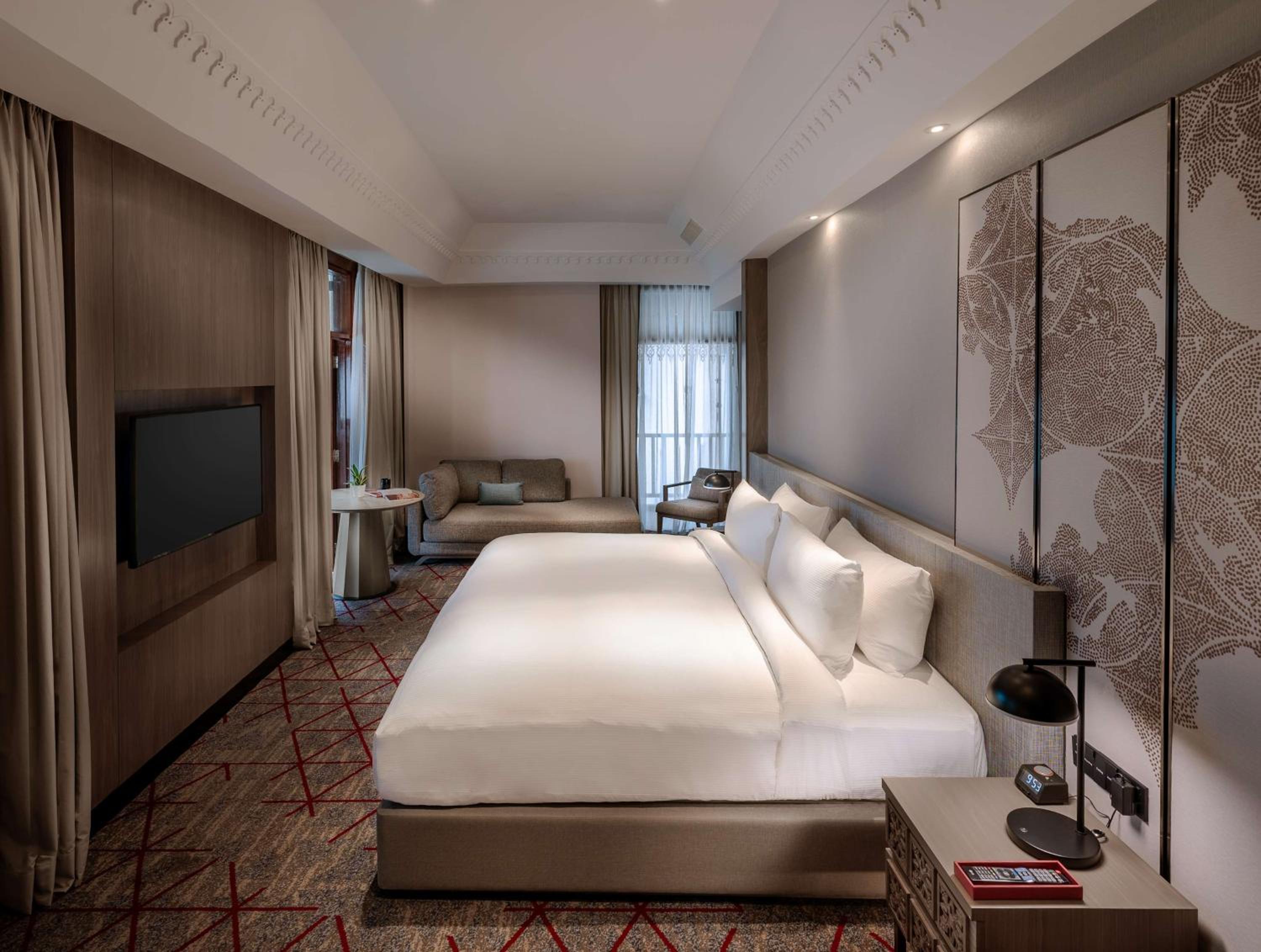 Deluxe King Suite - Photo 2