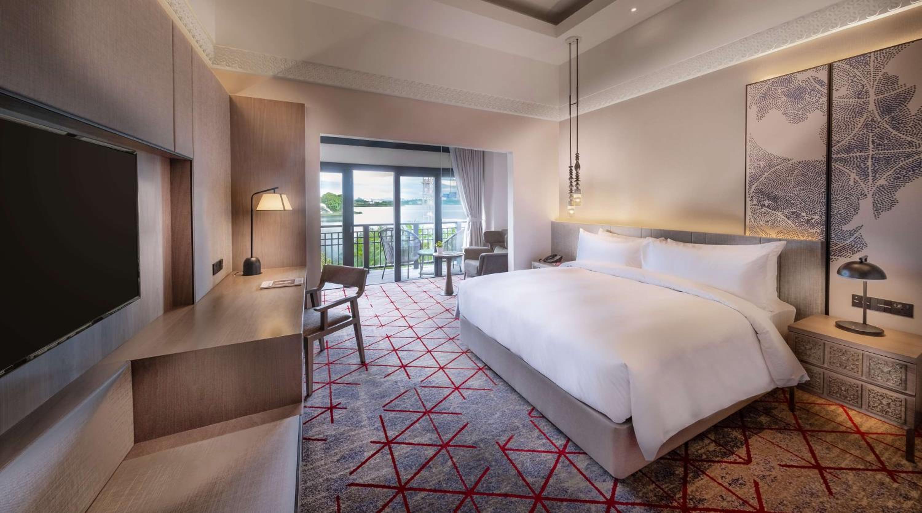 Executive King Room with Lake View - Photo 1