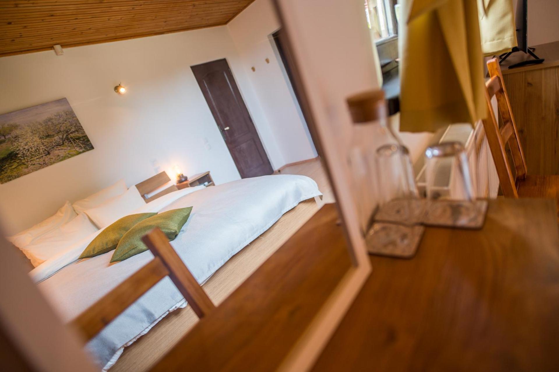 Deluxe Double Room with Bath photo 3