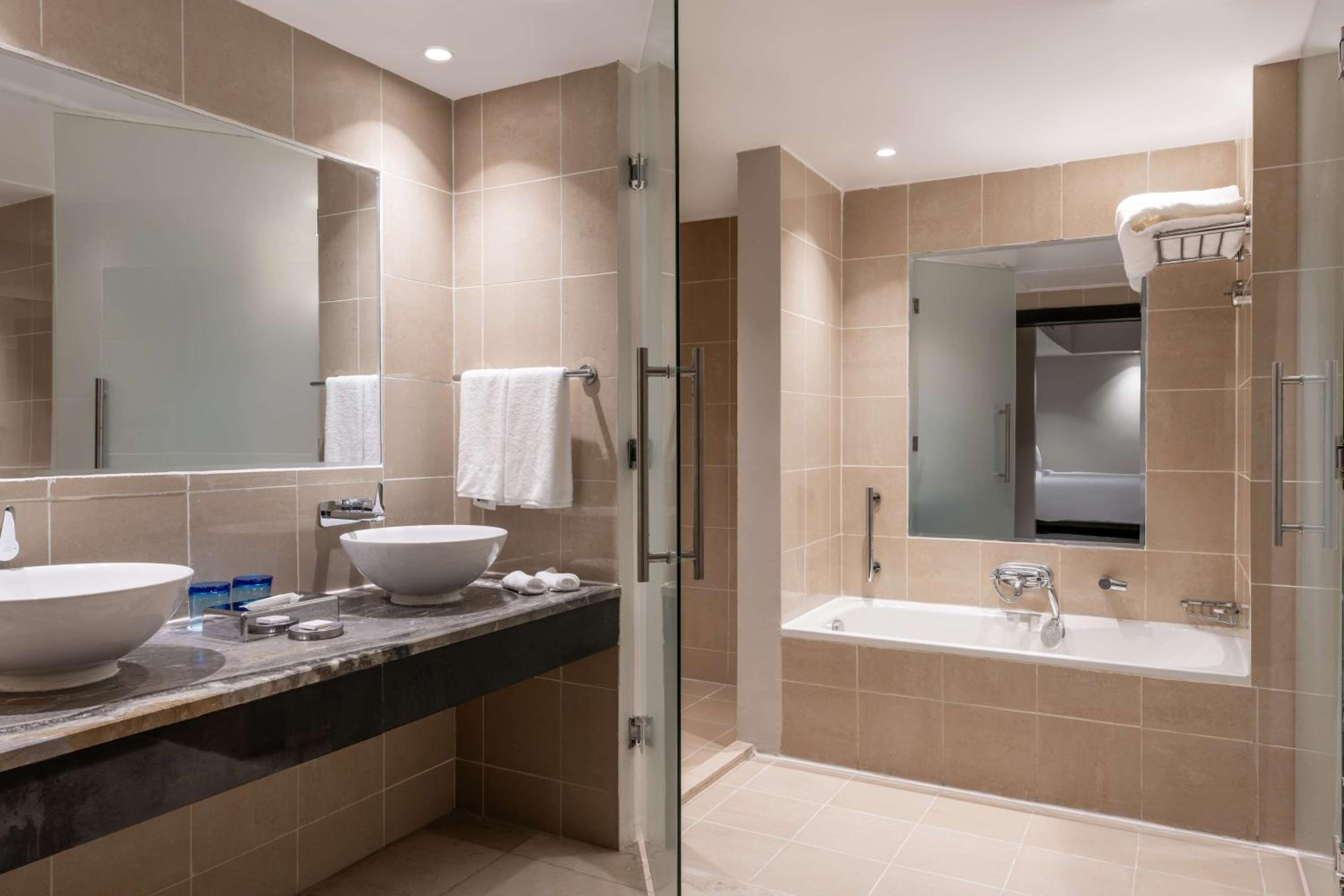 Presidential Suite with Lagoon View and Lounge Access photo 3