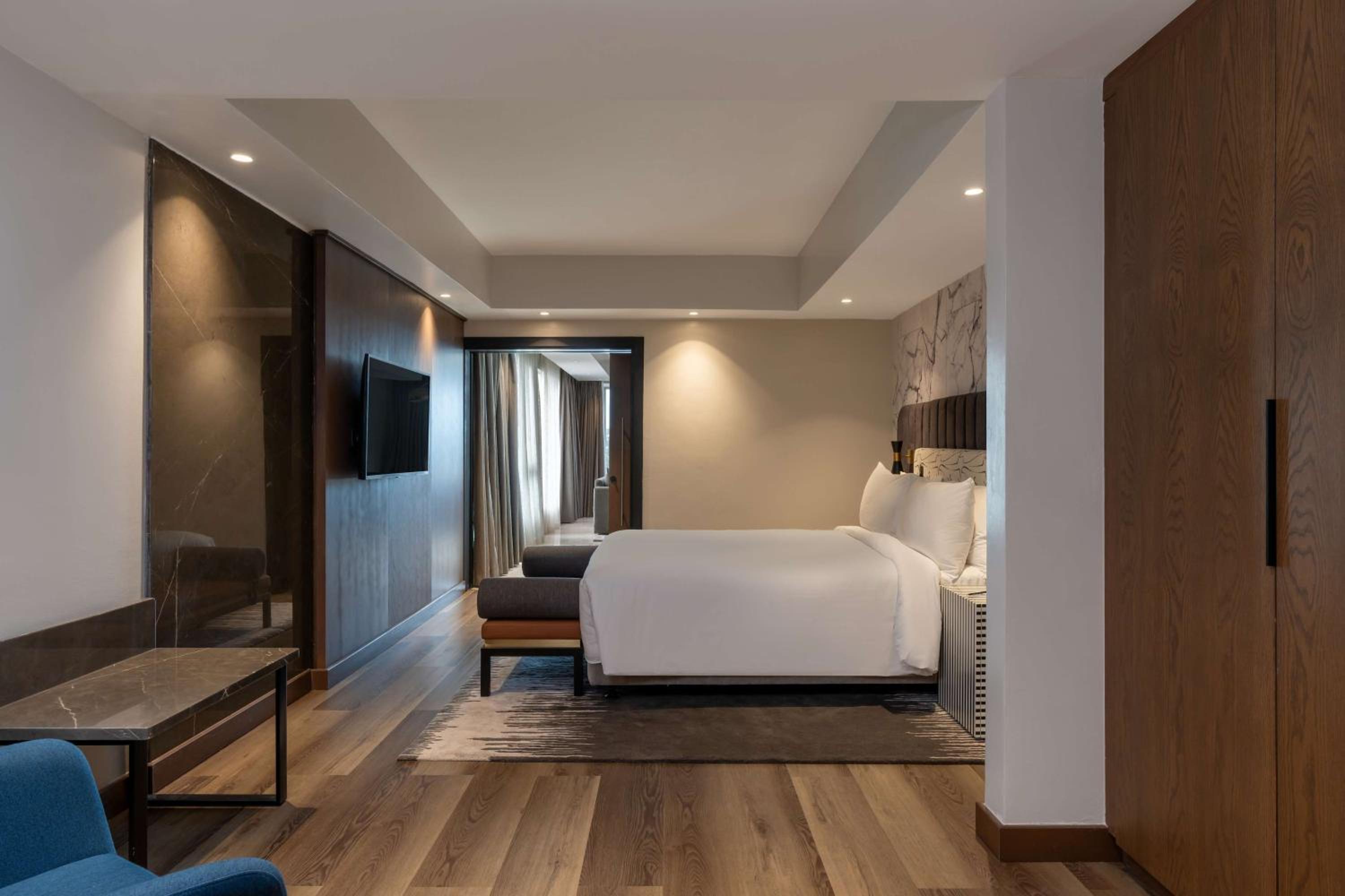 Suite with Lagoon View and Lounge Access - Photo 1