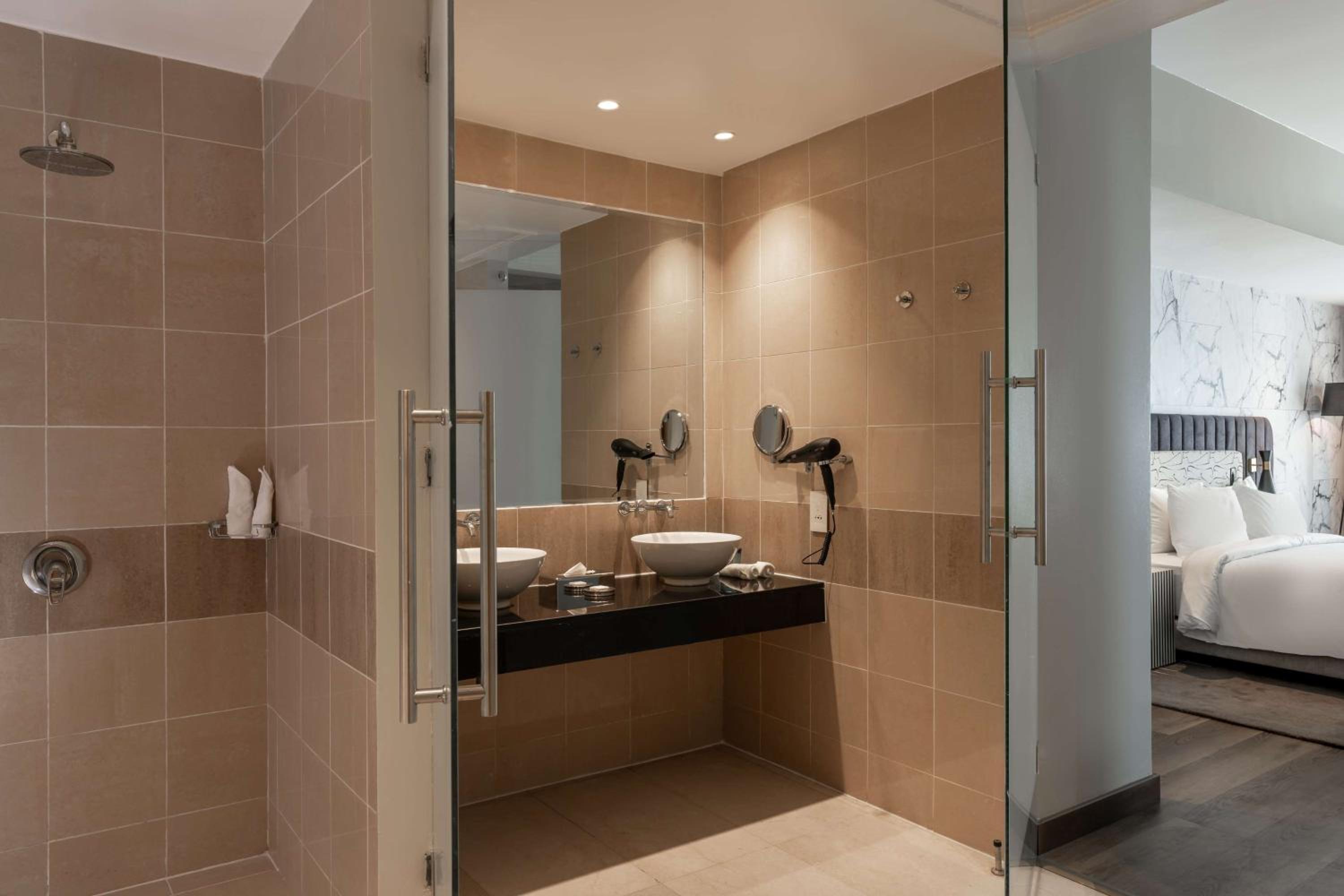 Suite with Balcony and Lagoon View - Lounge Access - Photo 5