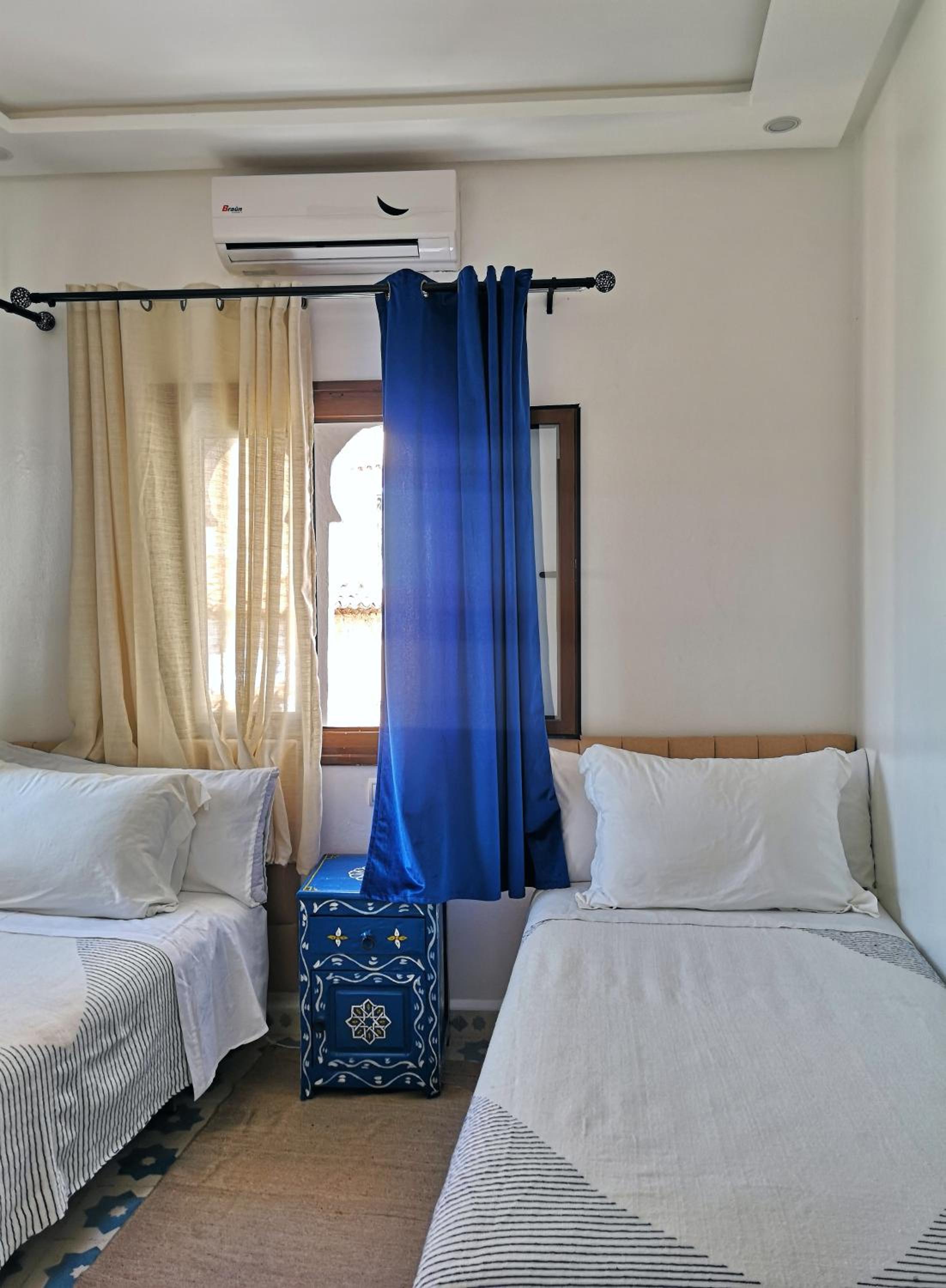 Twin Room with Shower - Photo 2