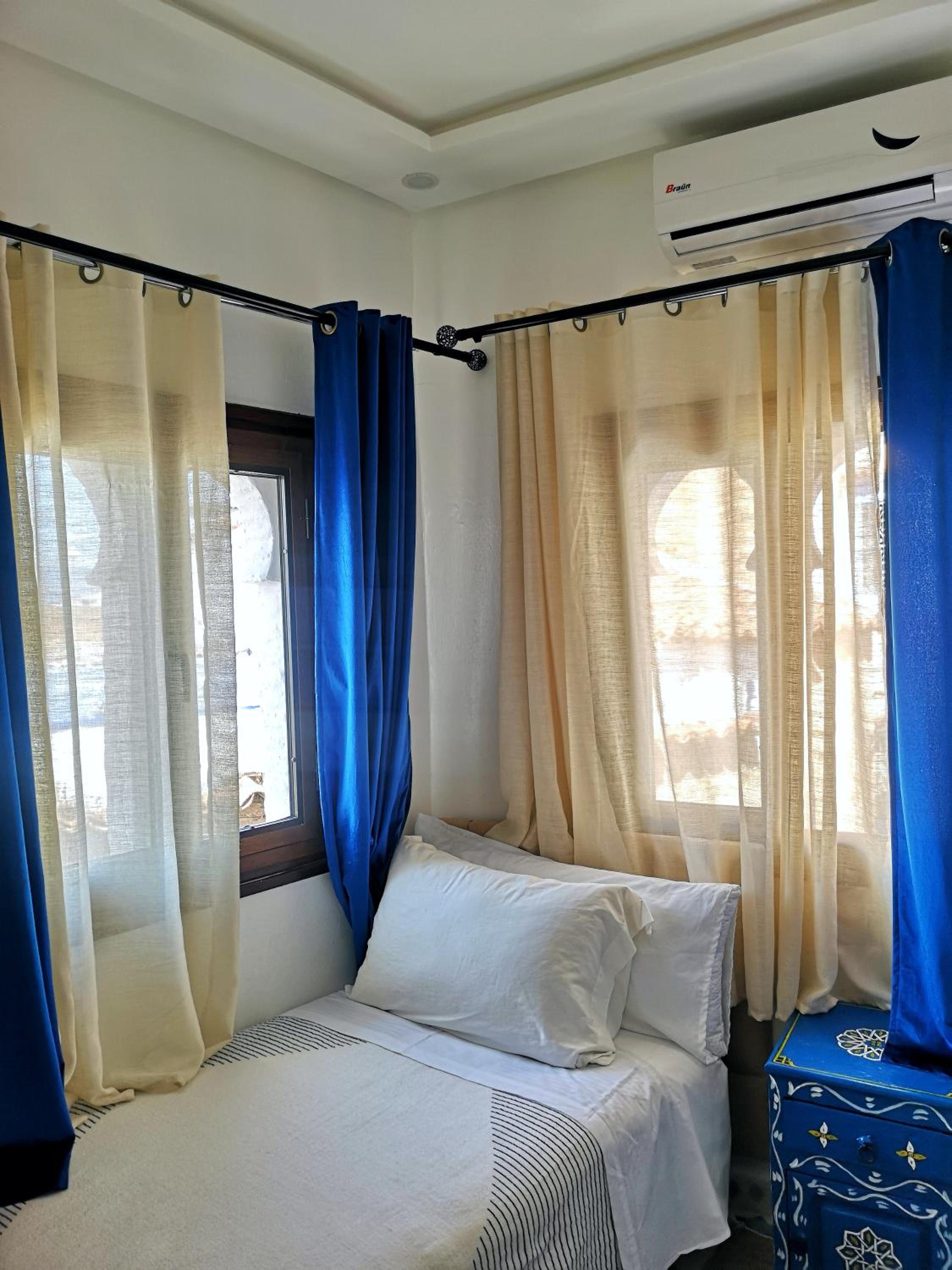Twin Room with Shower - Photo 3