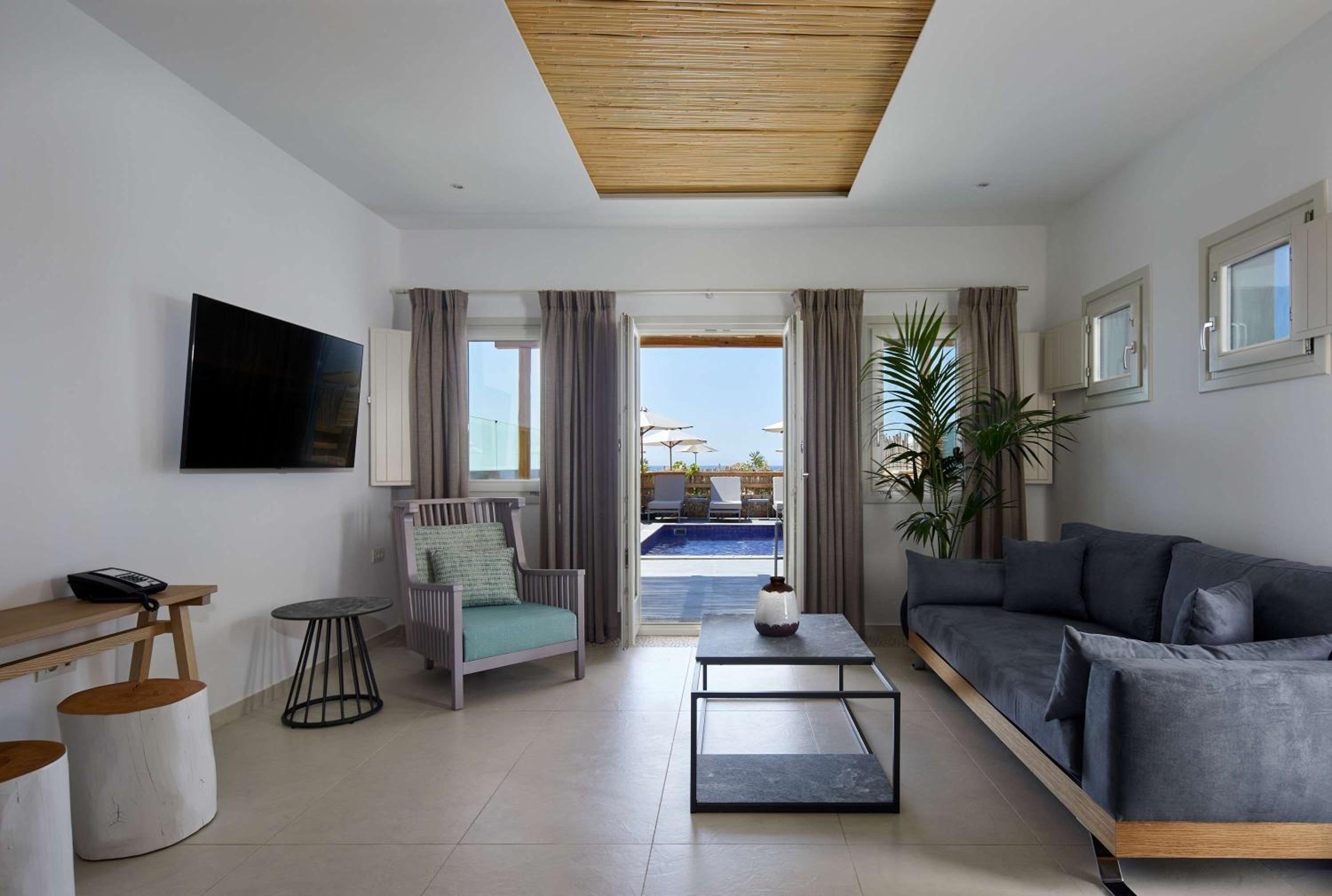 Queen Duplex Suite with Pool and Sea View