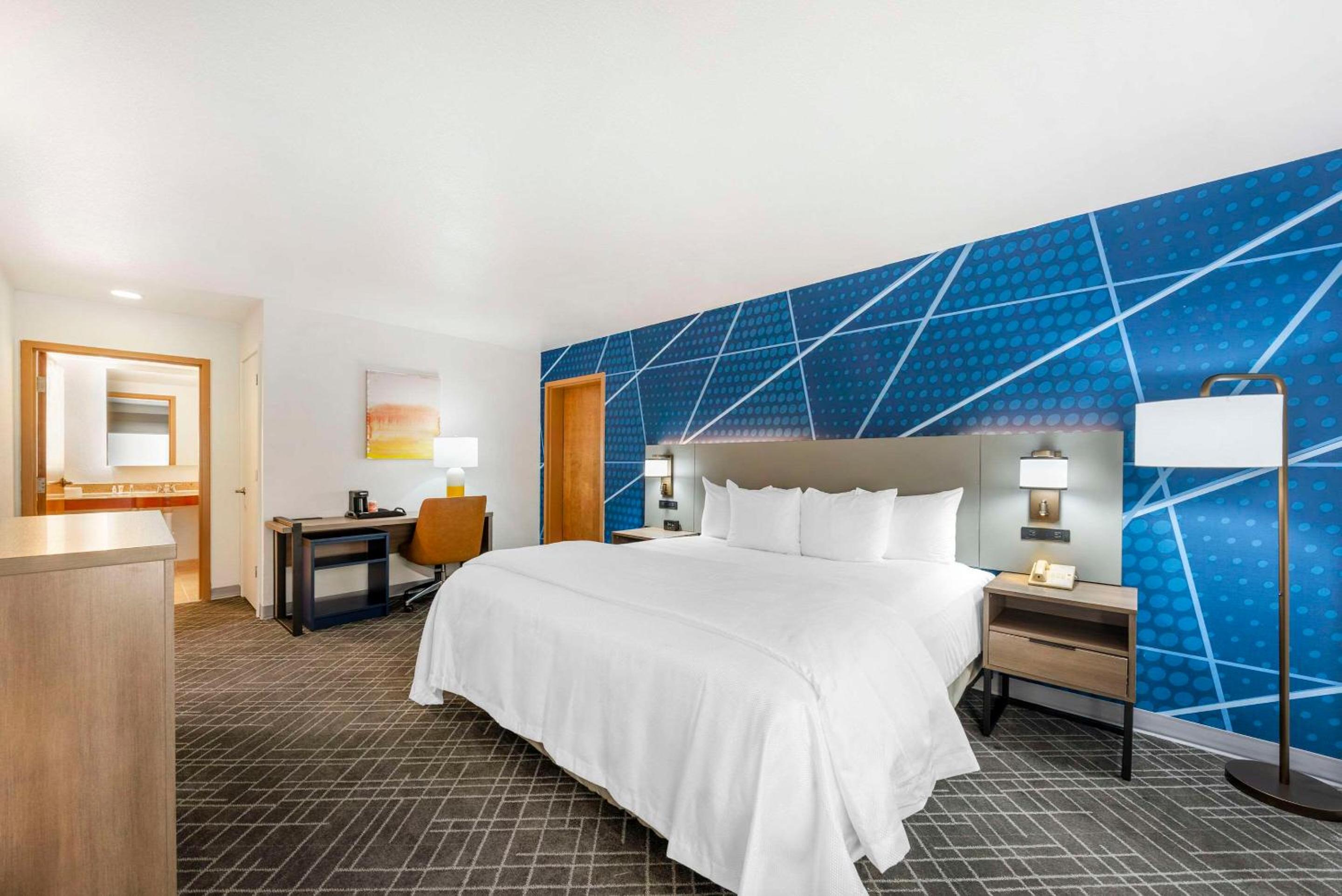 King Room - Accessible/Non-Smoking - Photo 4