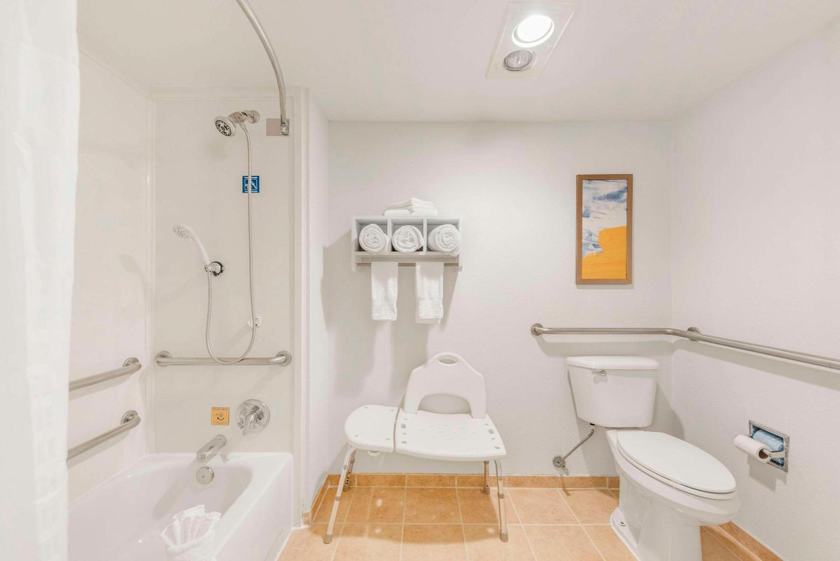 King Room - Accessible/Non-Smoking - Photo 7