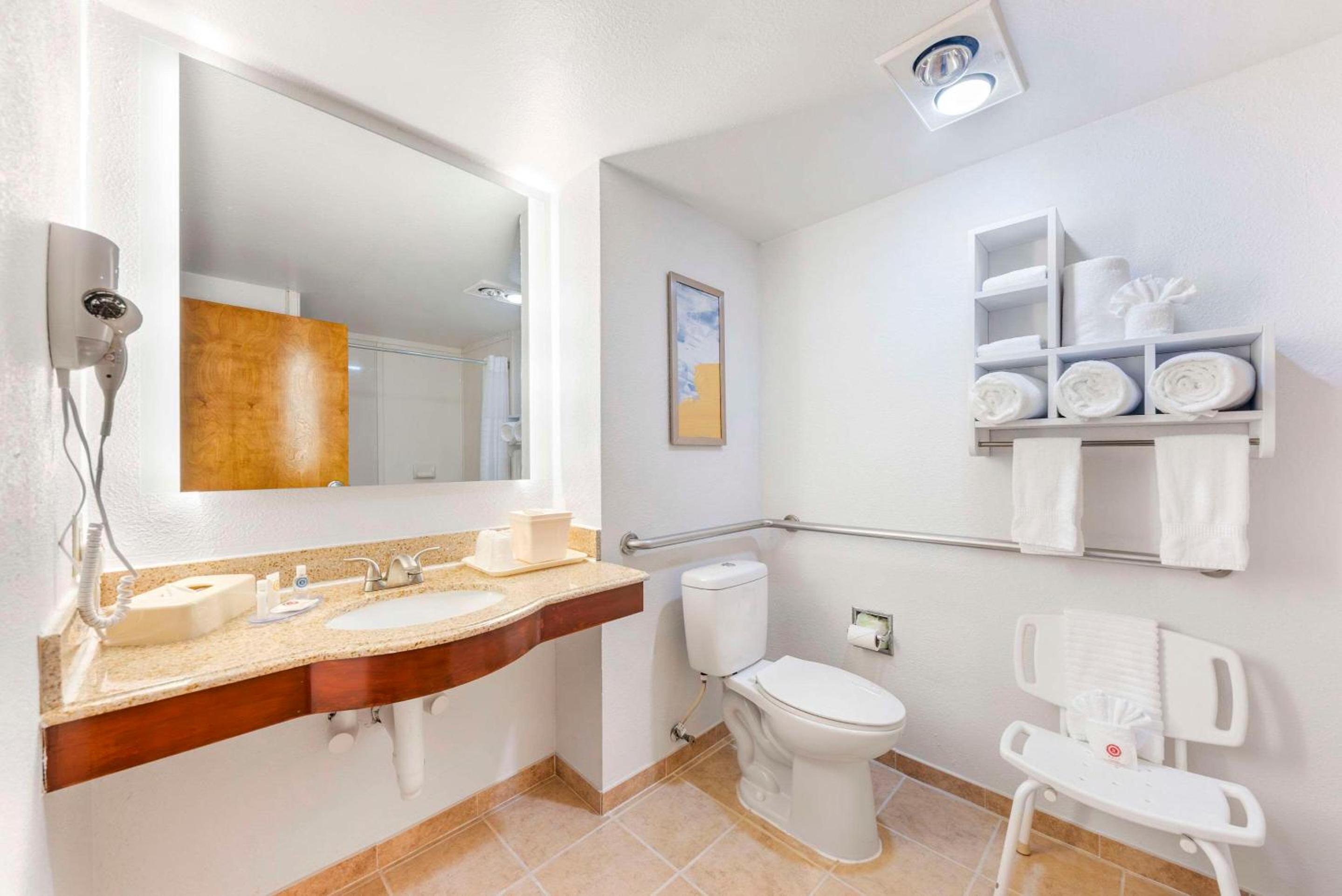 King Room - Accessible/Non-Smoking - Photo 9