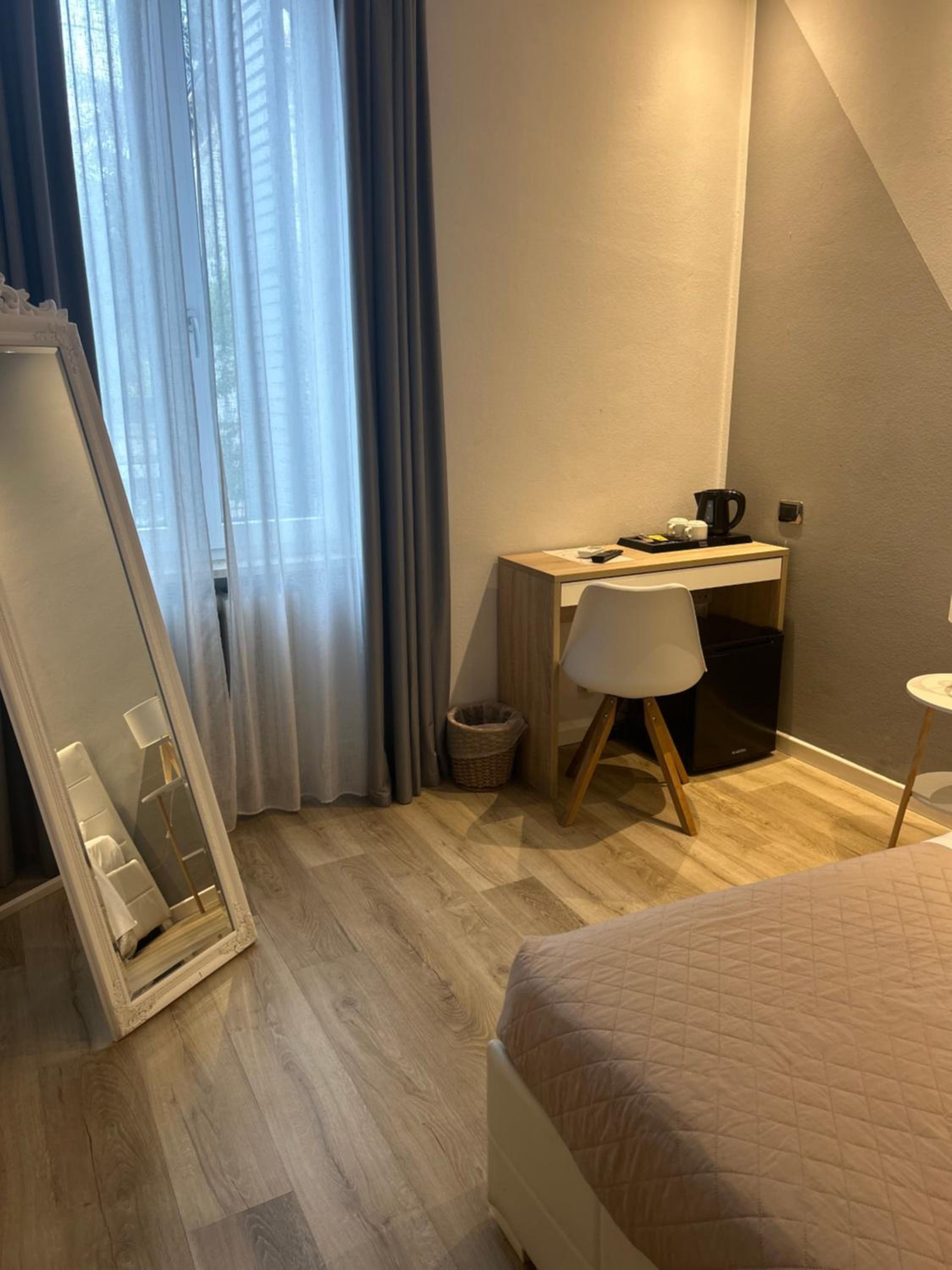 Double Room with Private Bathroom - Photo 6