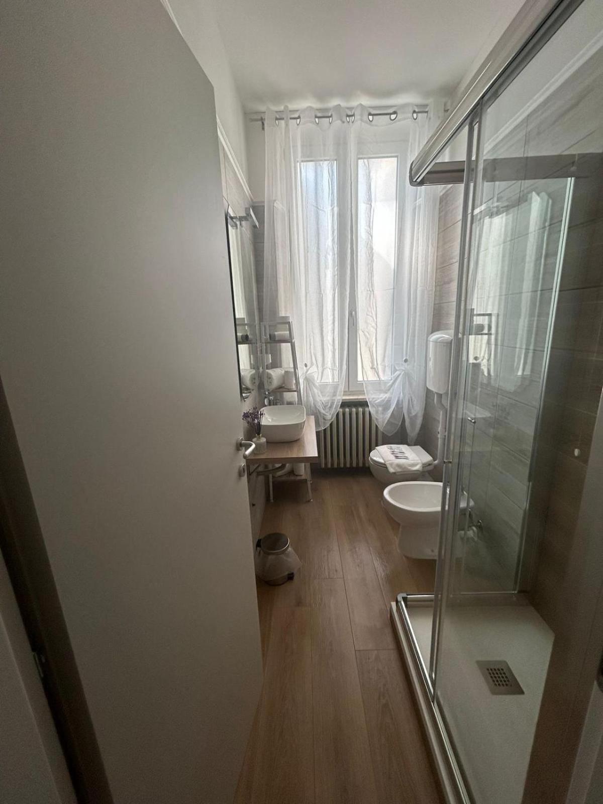Triple Room with Private Bathroom - Photo 2