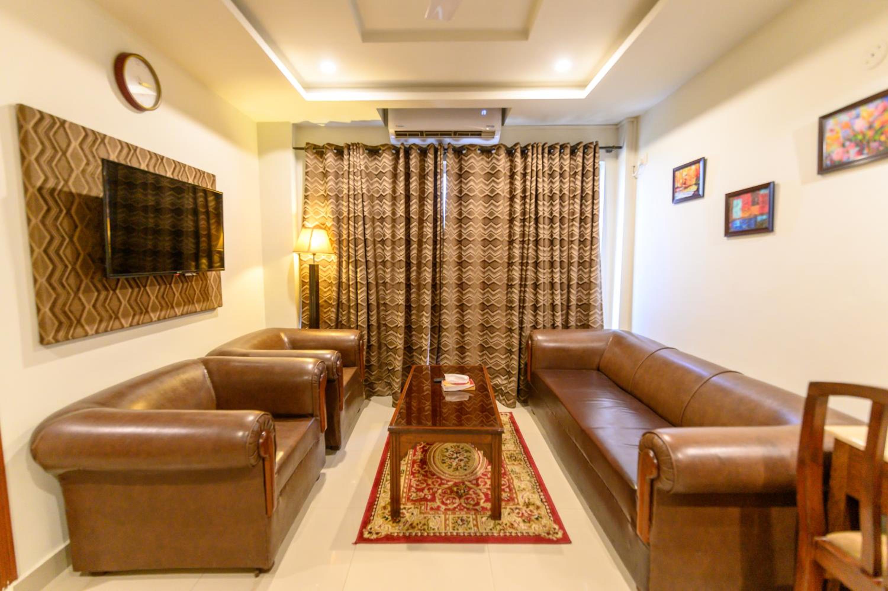 Suite - Photo 3
