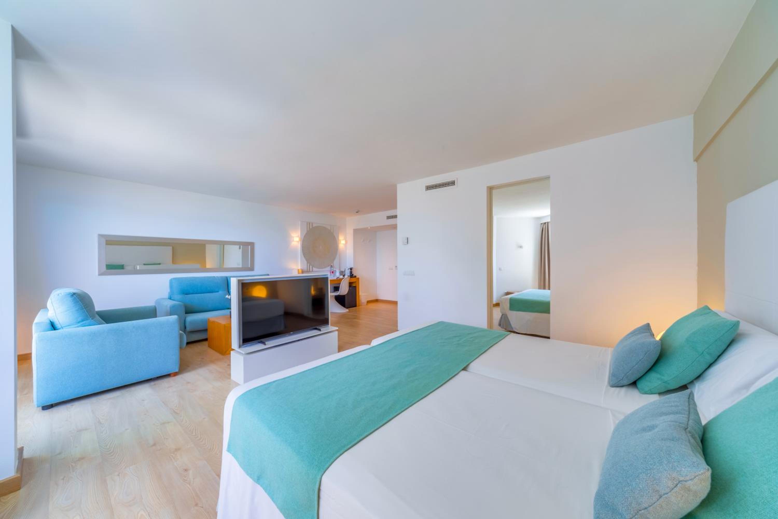 Royal Junior Suite con vista frontal al mar.