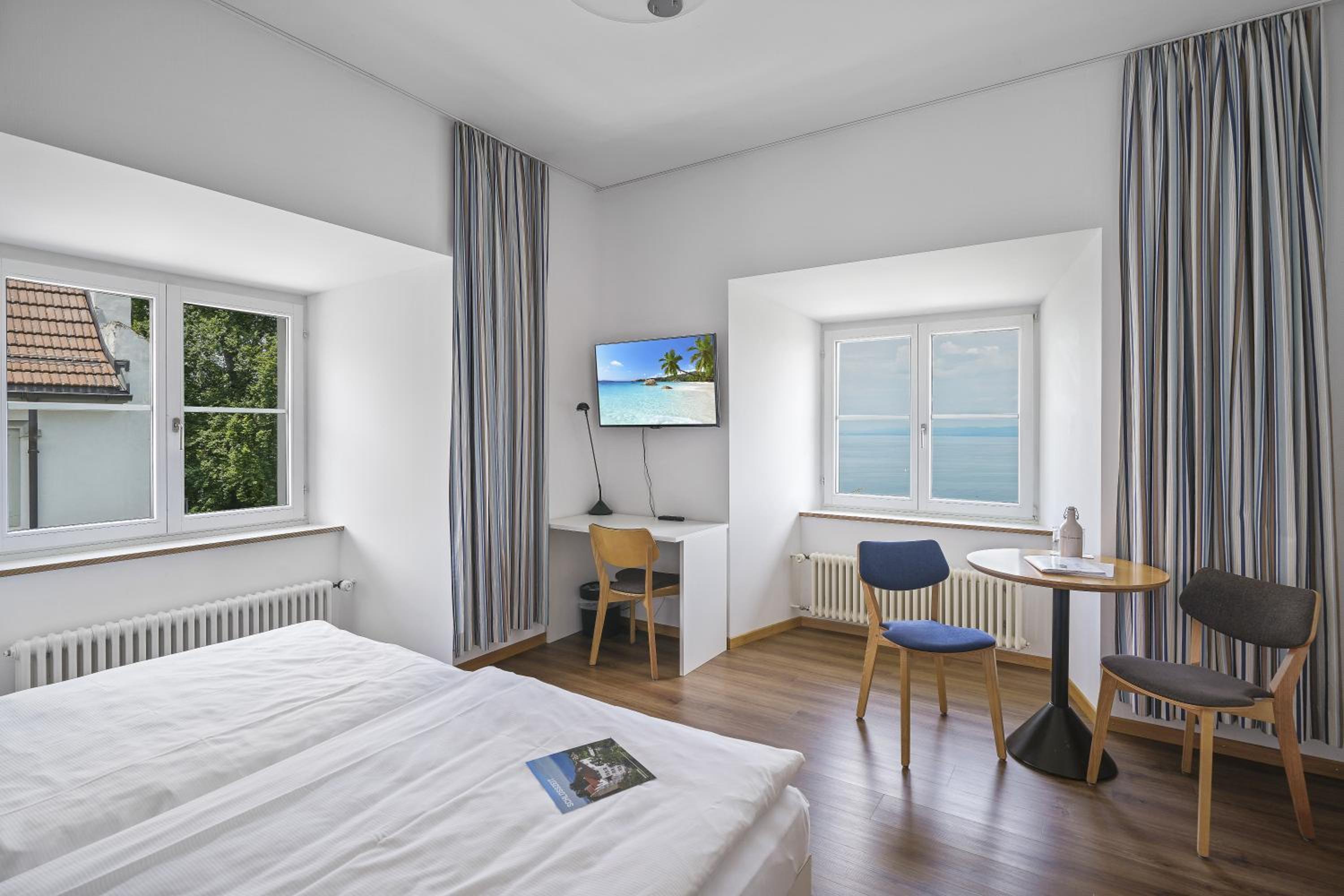 Deluxe Double Or Twin Room With Lake View