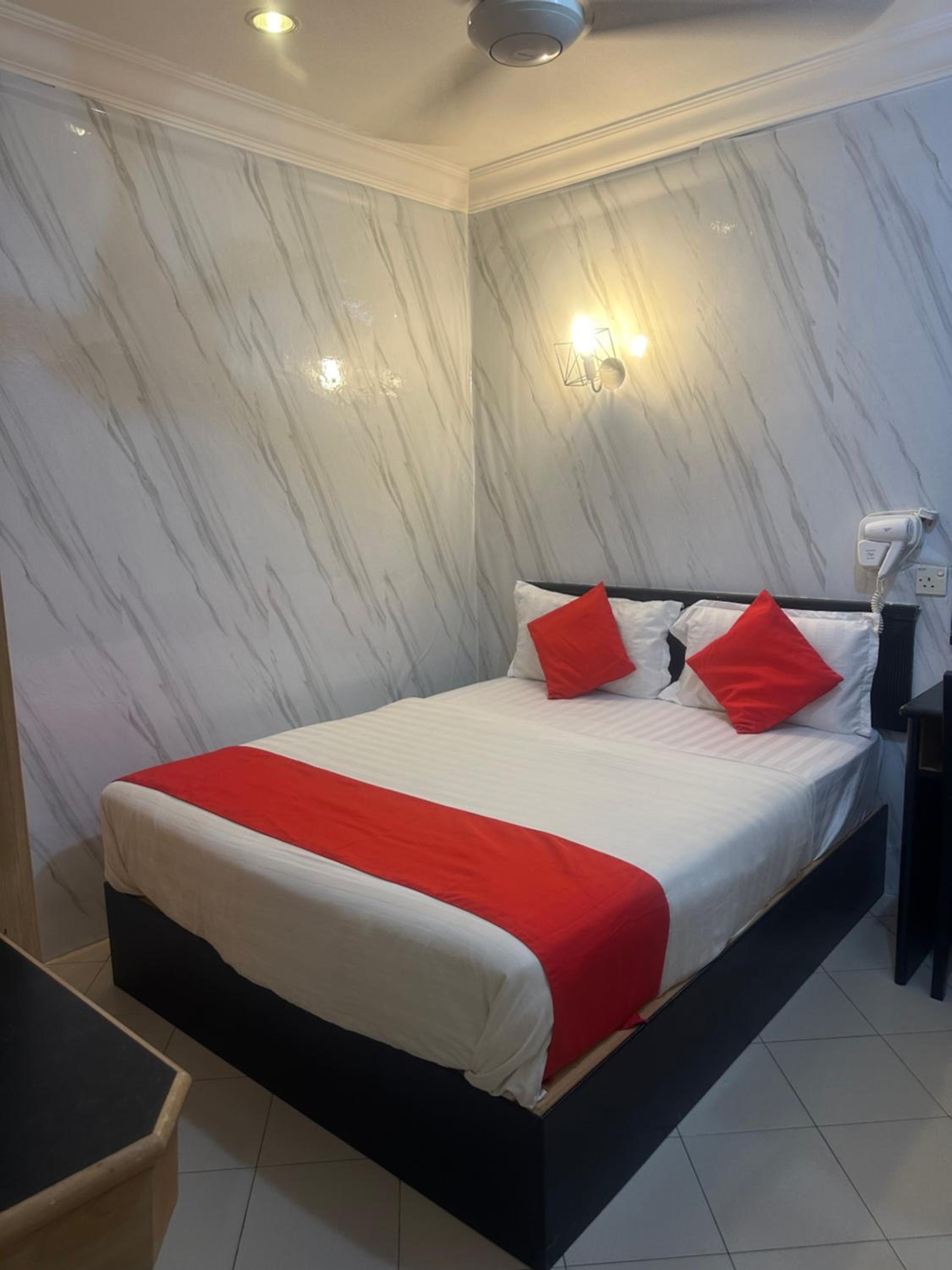 Standard Queen Room