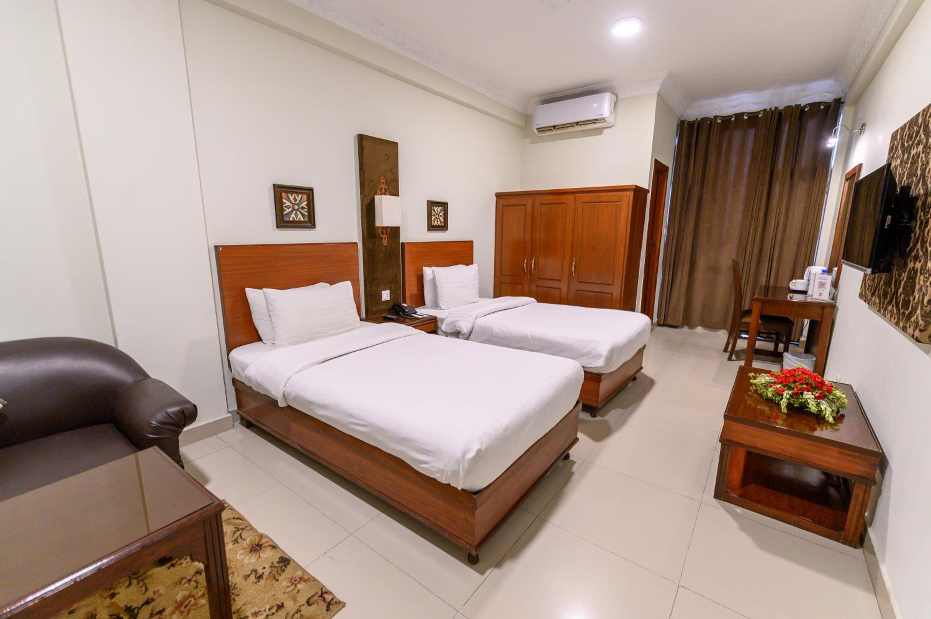Deluxe Twin Room - Photo 2