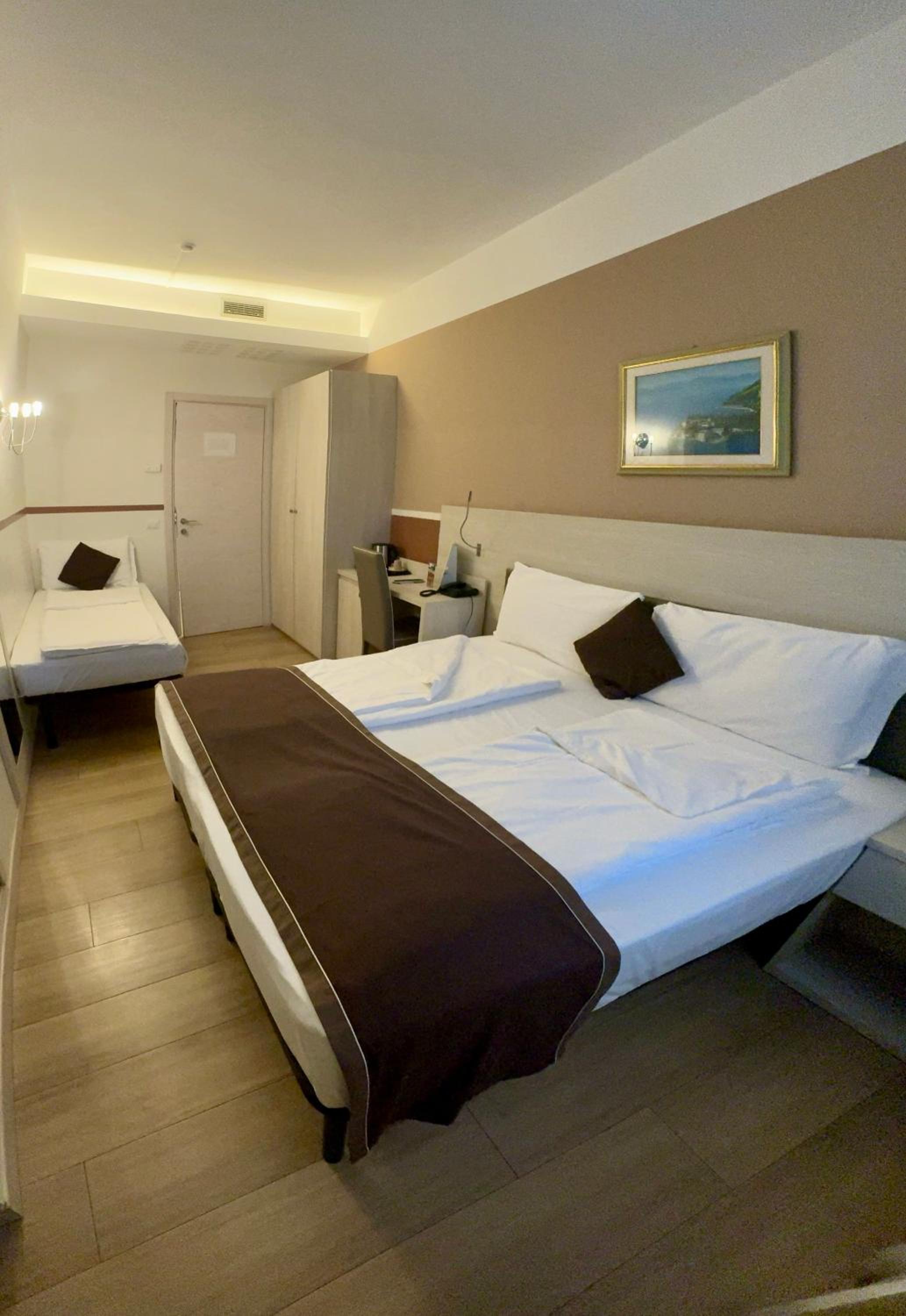 Standard Triple Room photo 3
