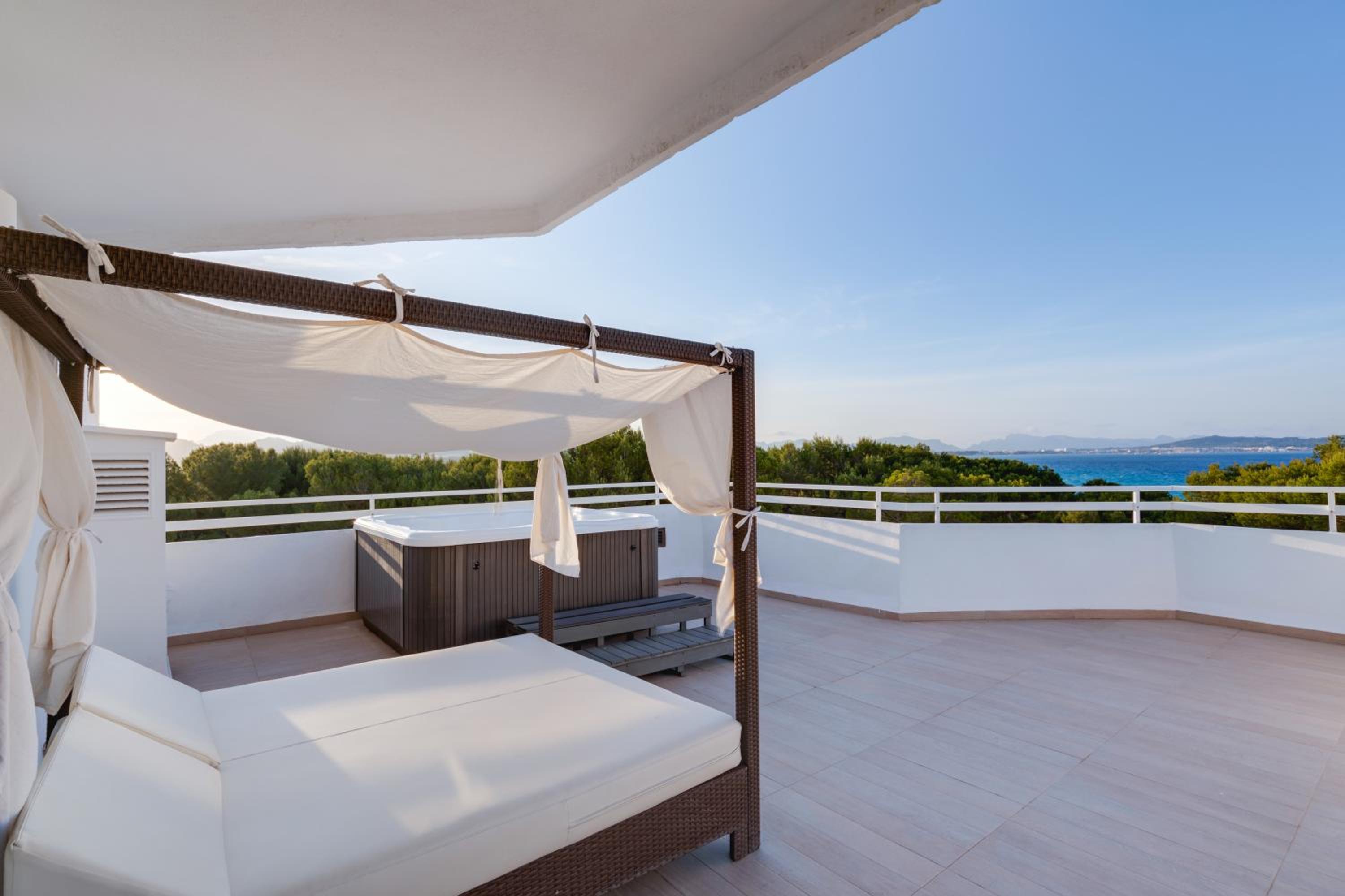 Royal Junior Suite con vista frontal al mar.