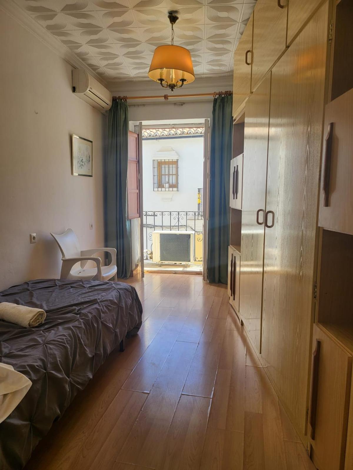 Habitación Económica Individual con Baño Compartido