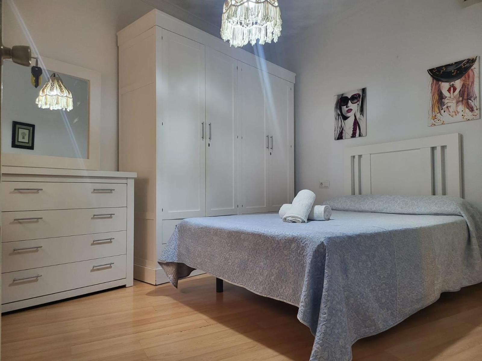 Habitación Doble Económica con Baño Compartido