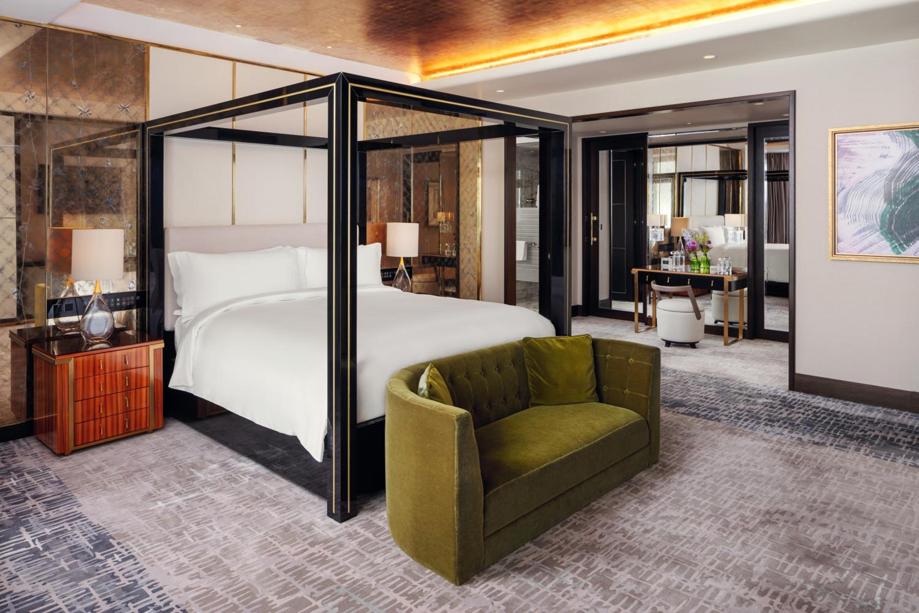 The Ritz-Carlton Suite with Club Lounge access, 1 King, City view