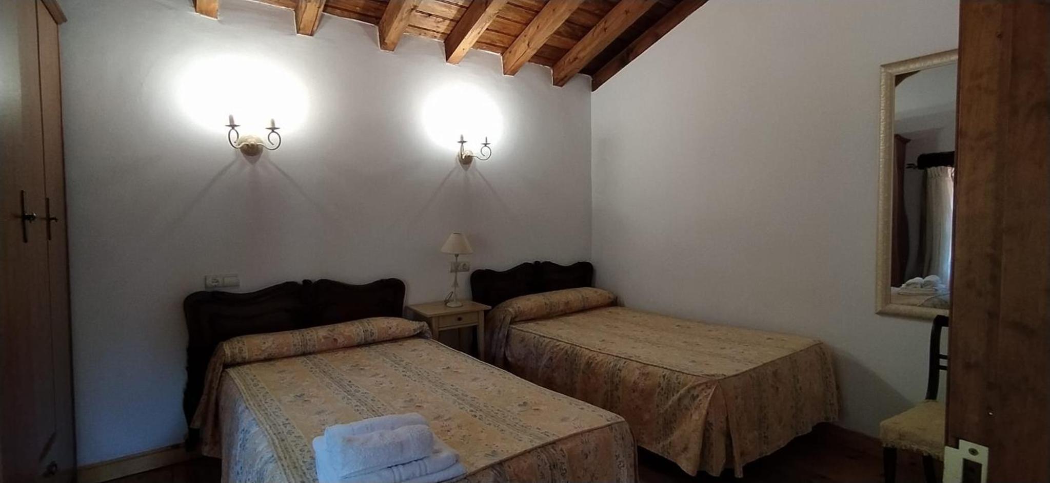 Double or Twin Room - Photo 18