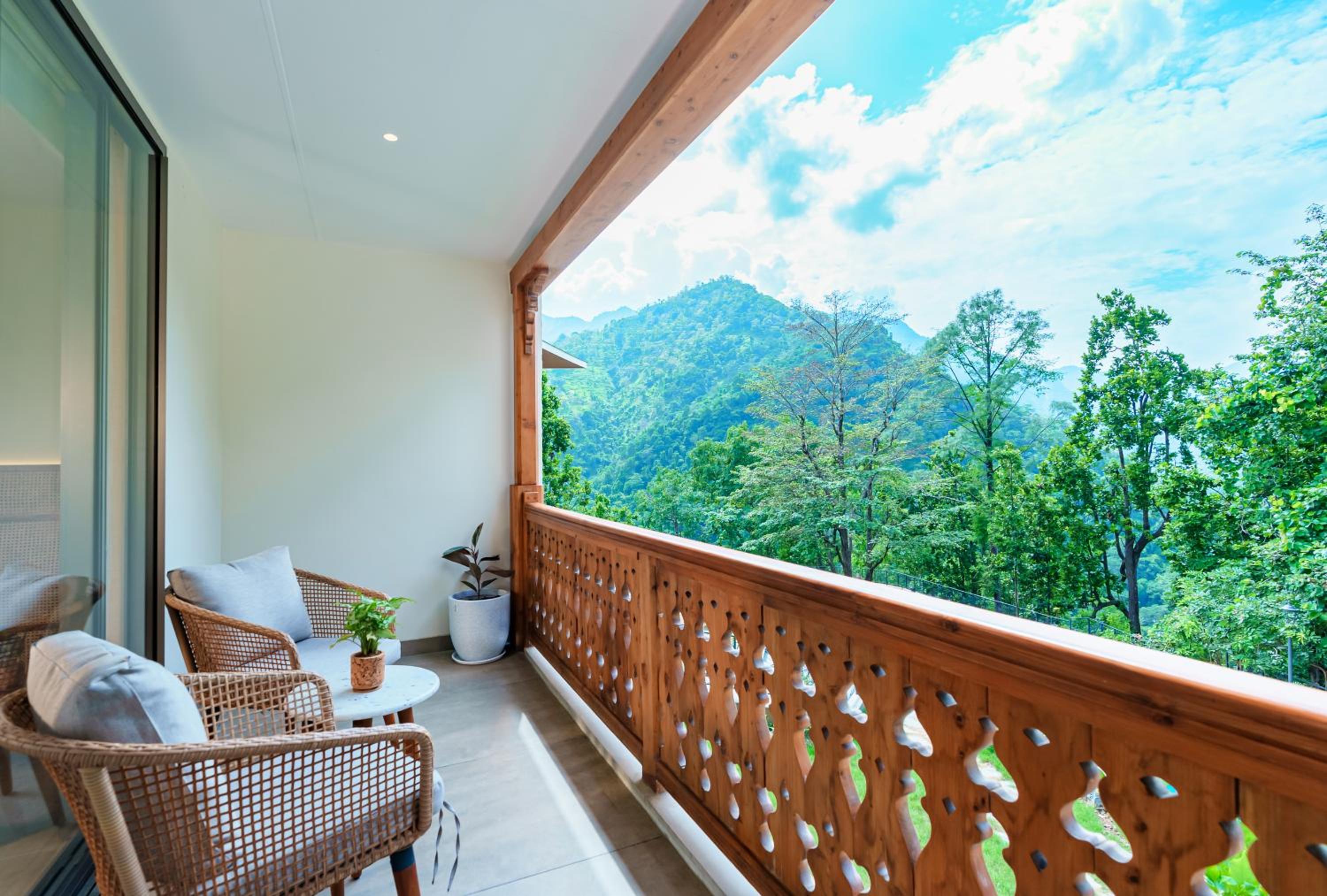 Premium Suite - Photo 2