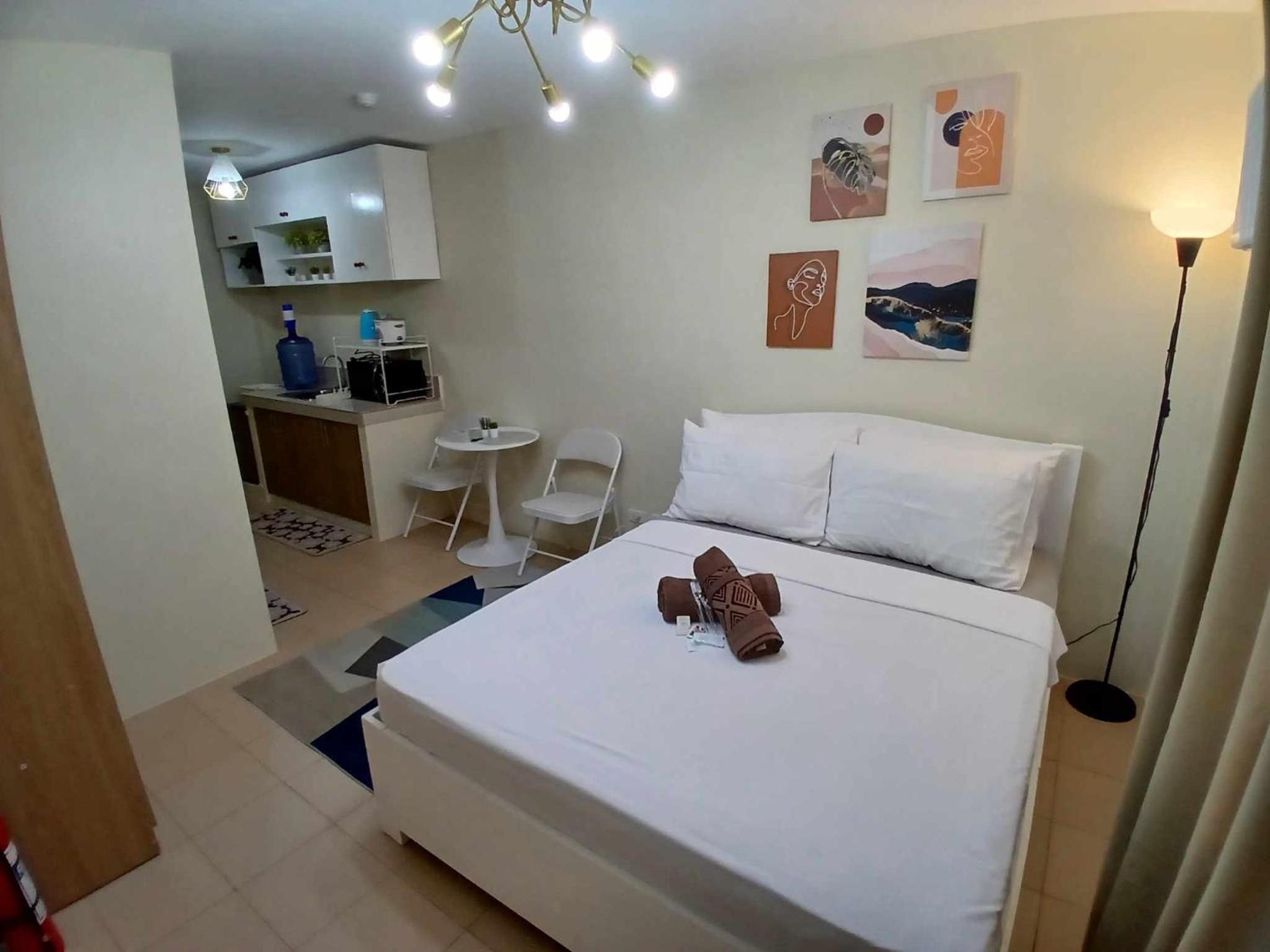 Studio Apartment with Queen Bed photo 3