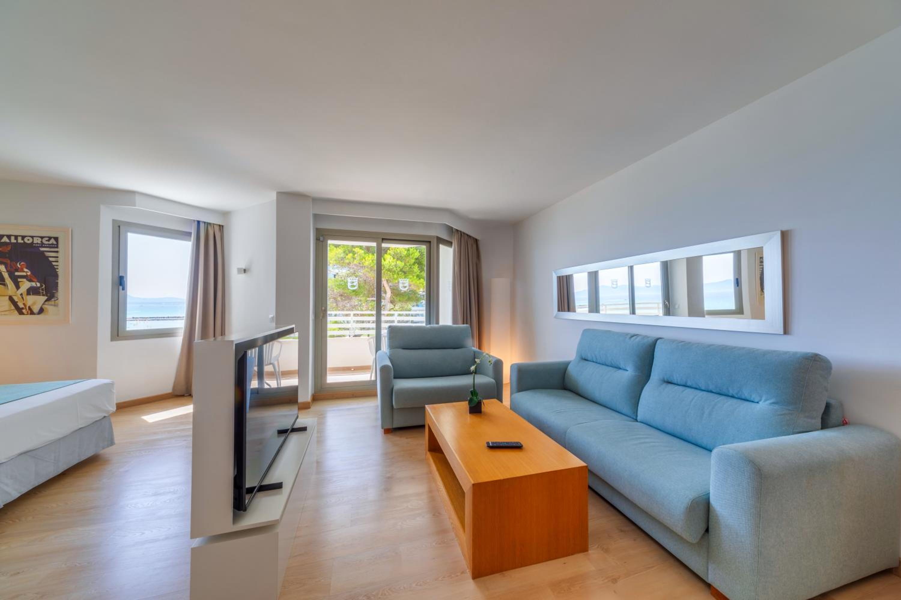 Suite Junior con vista lateral al mar