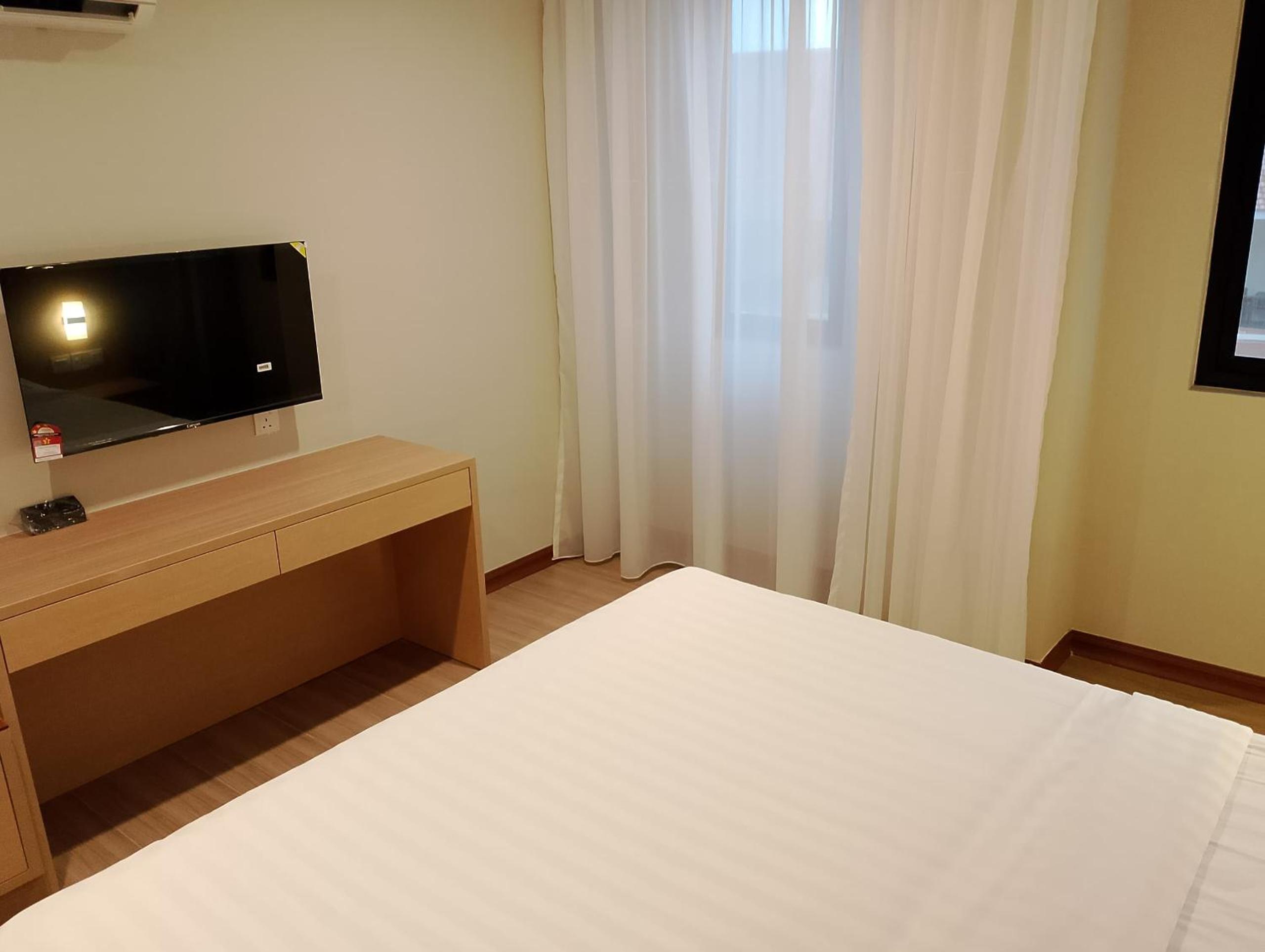 Deluxe King Room - Photo 1