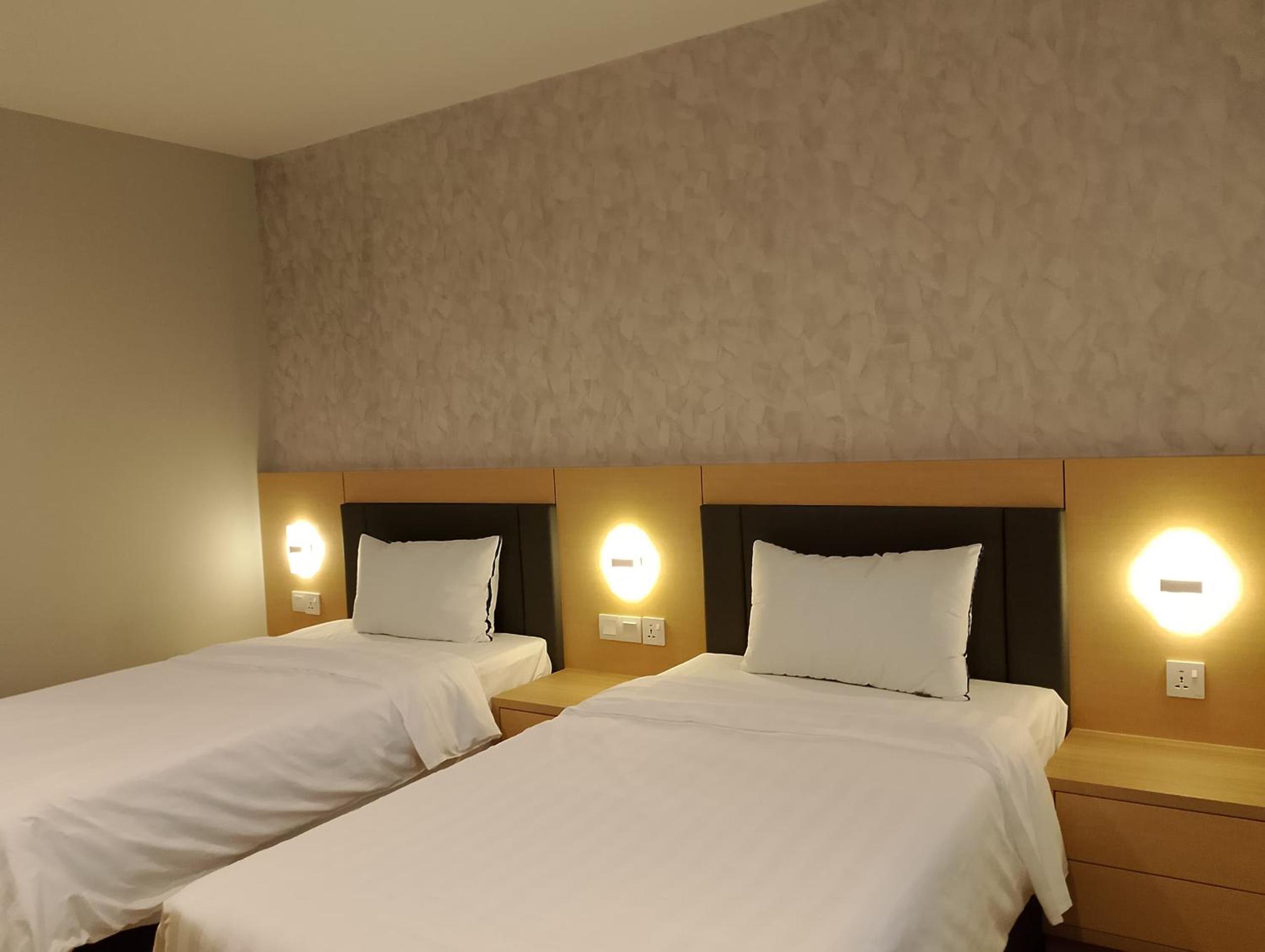 Deluxe Twin Room - Photo 5