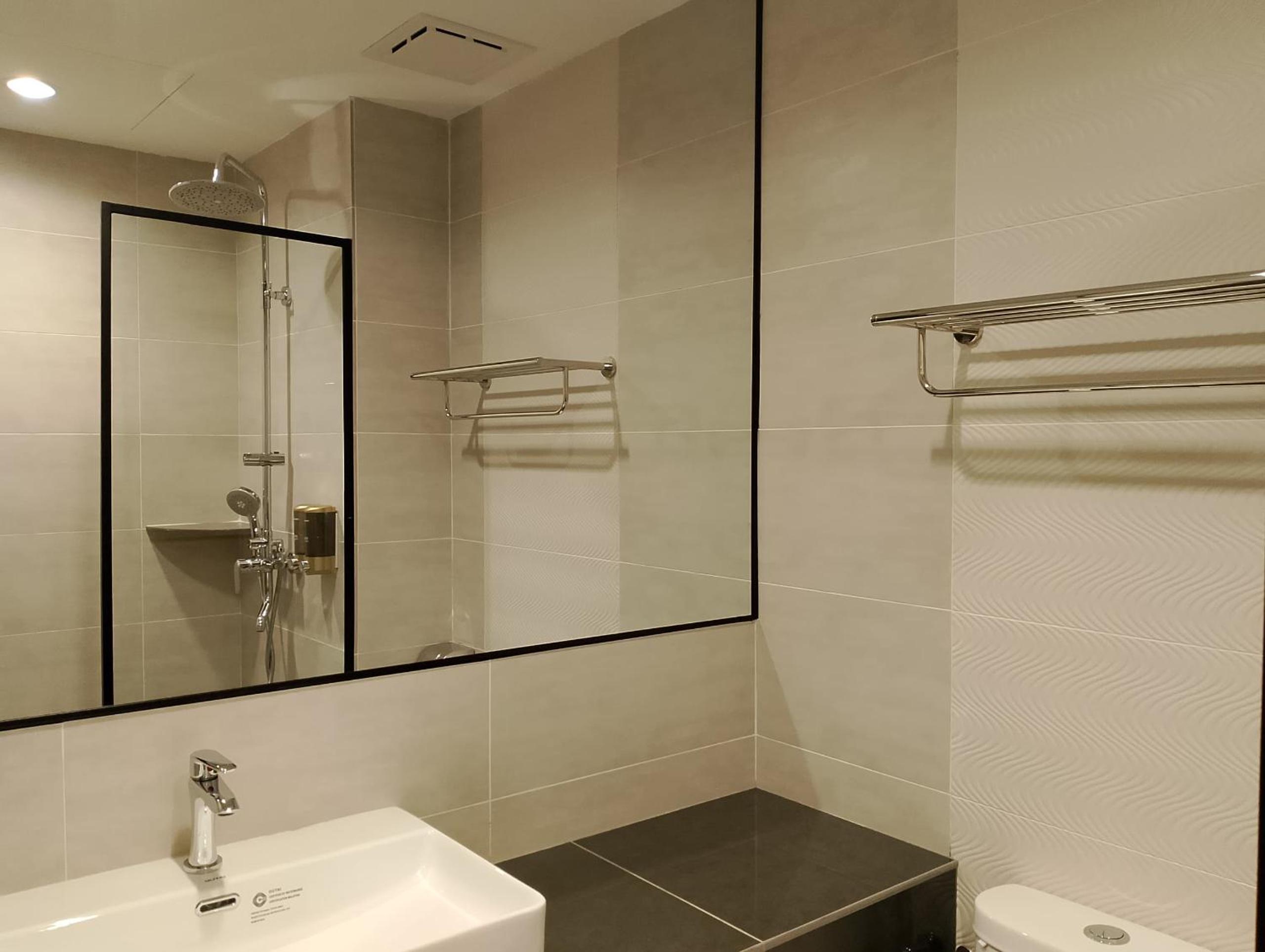 Deluxe King Room - Photo 4