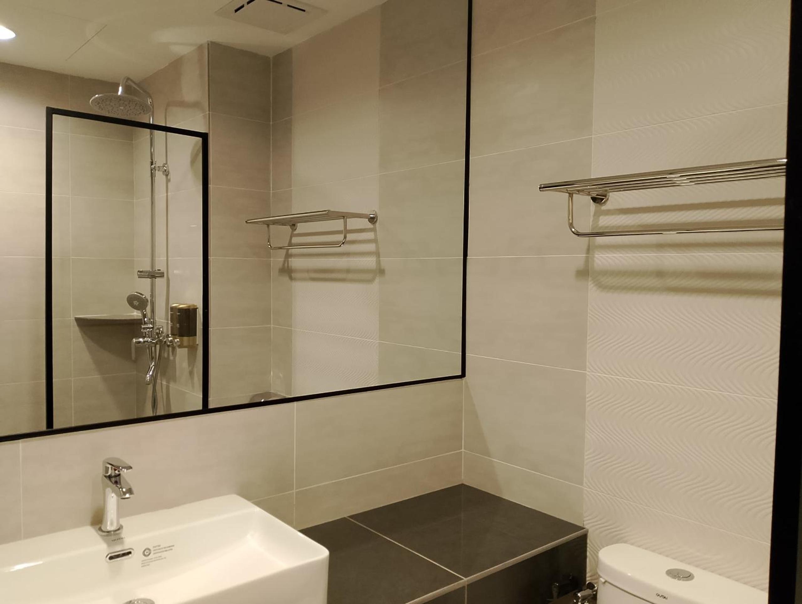 Deluxe King Room - Photo 5