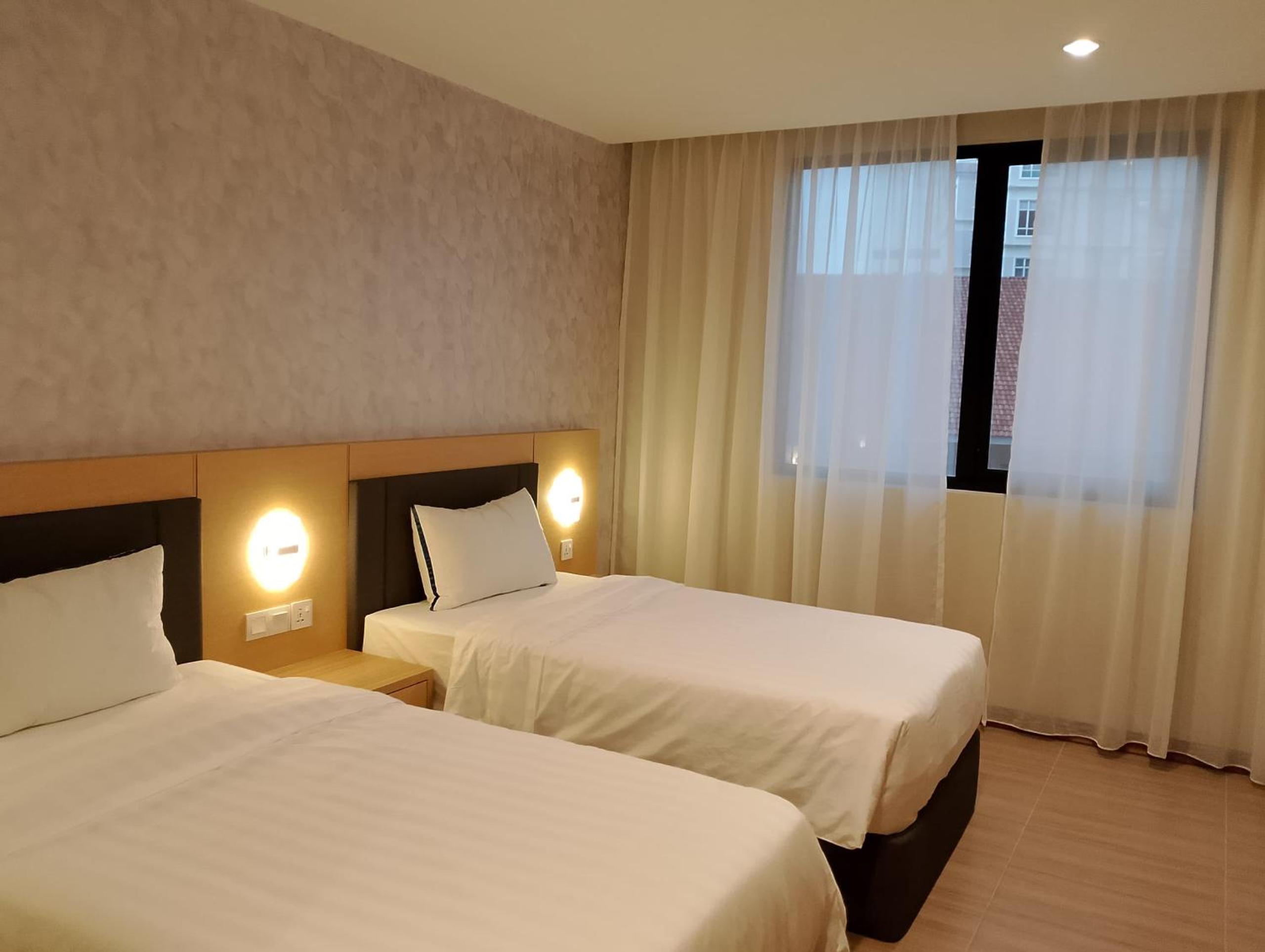 Deluxe Twin Room - Photo 9