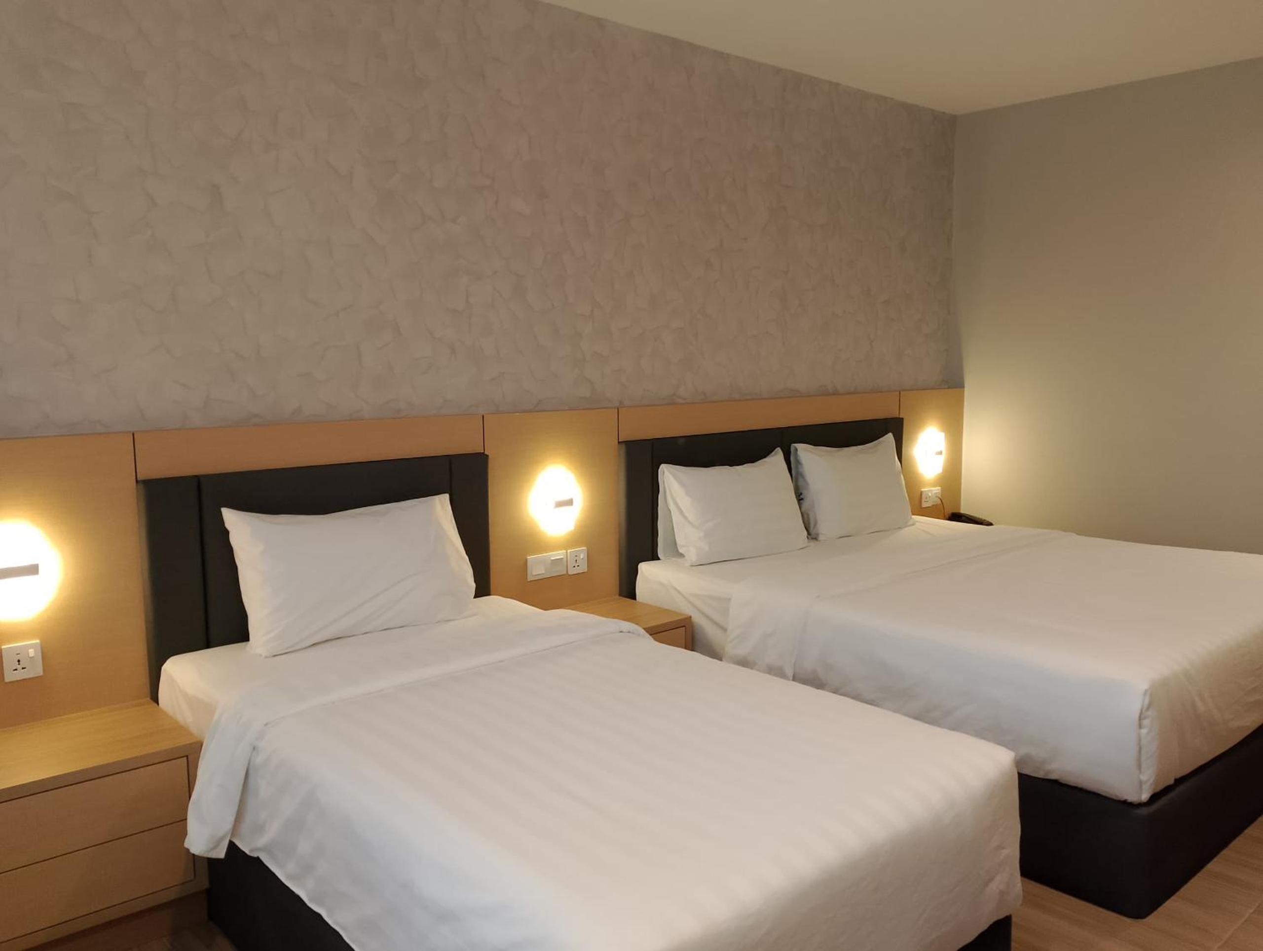 Deluxe Triple Room - Photo 9
