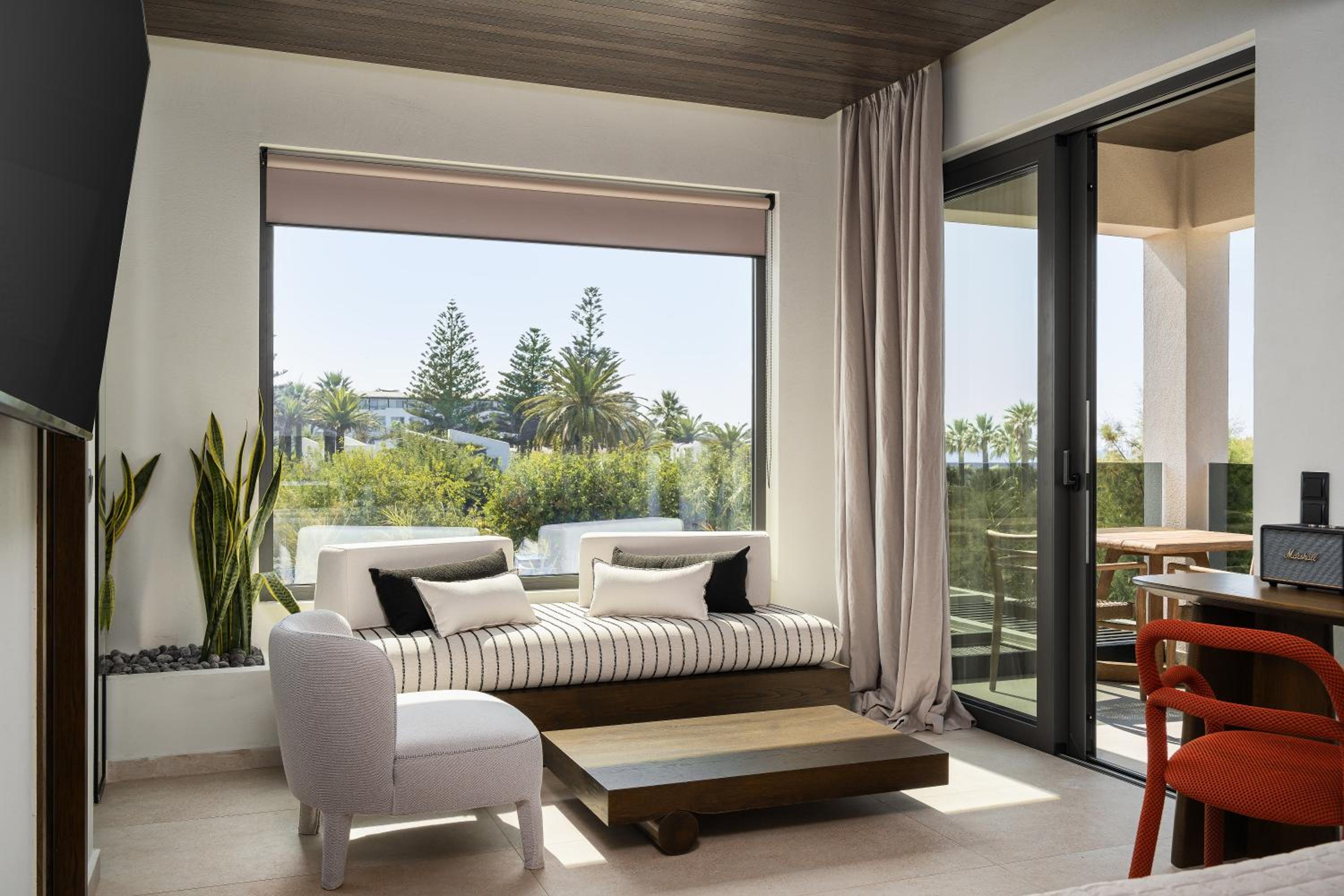 One-Bedroom Suite with Outdoor Jacuzzi