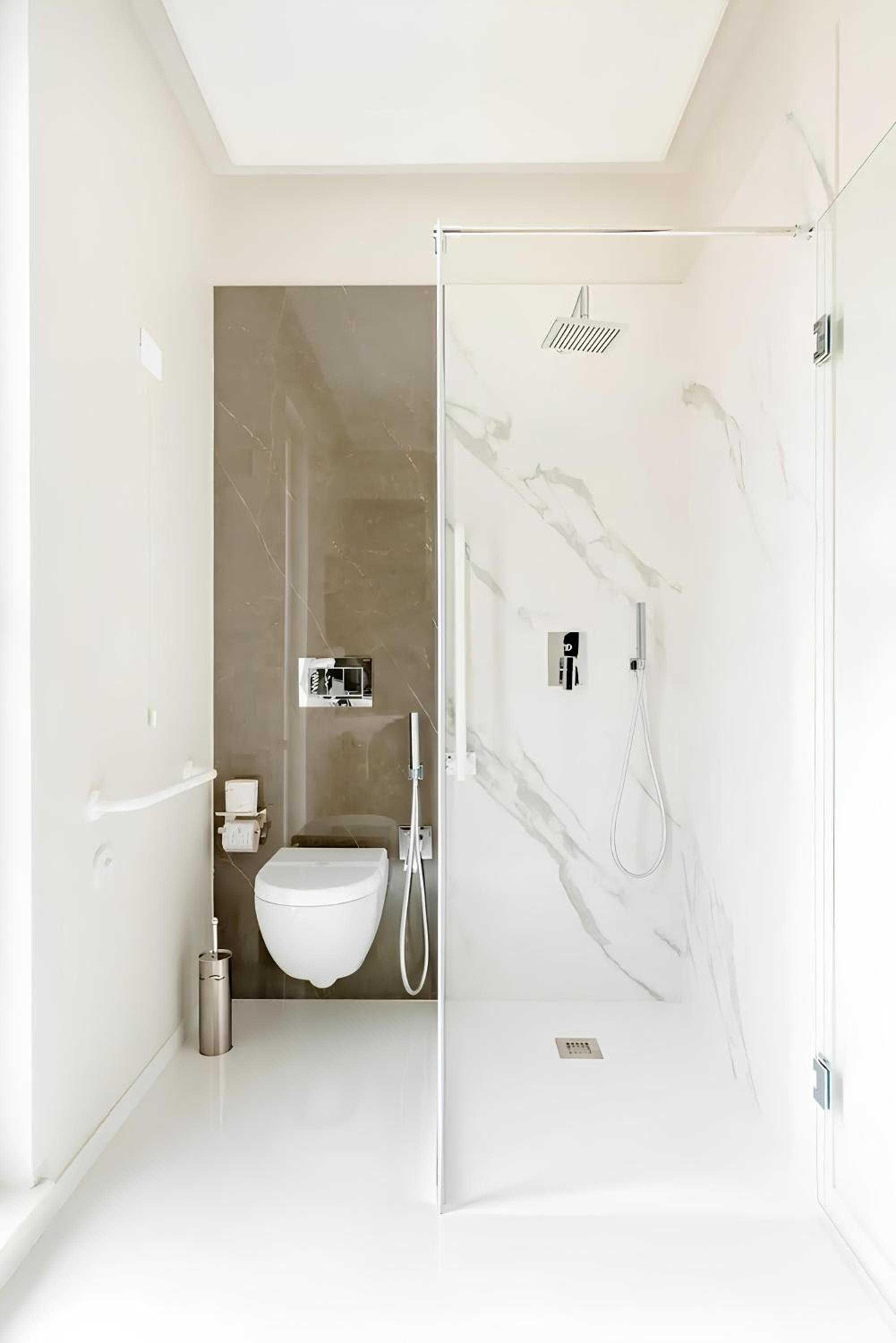 Deluxe Double Room with Shower - Photo 10