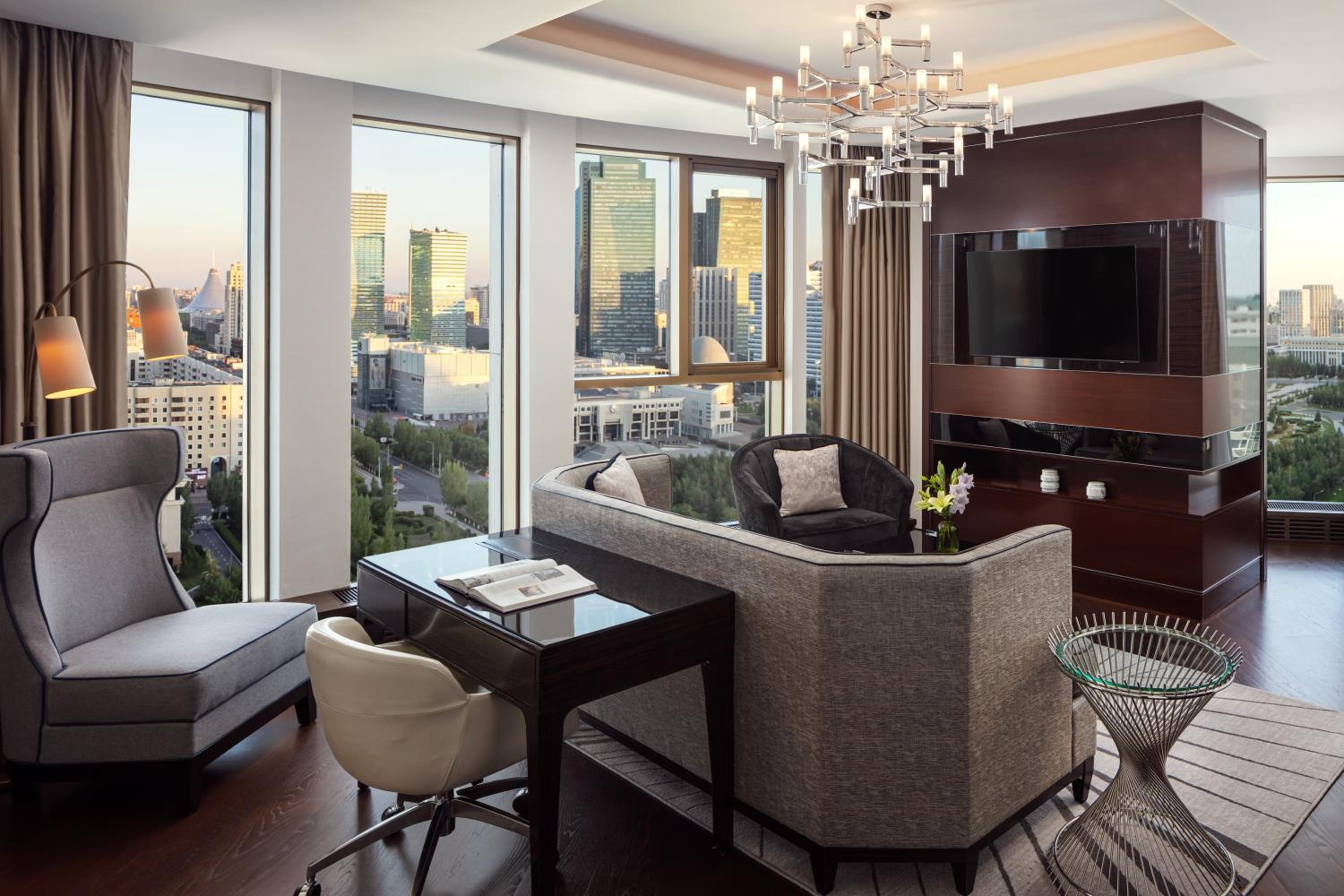 Junior Suite, 1 King, City view