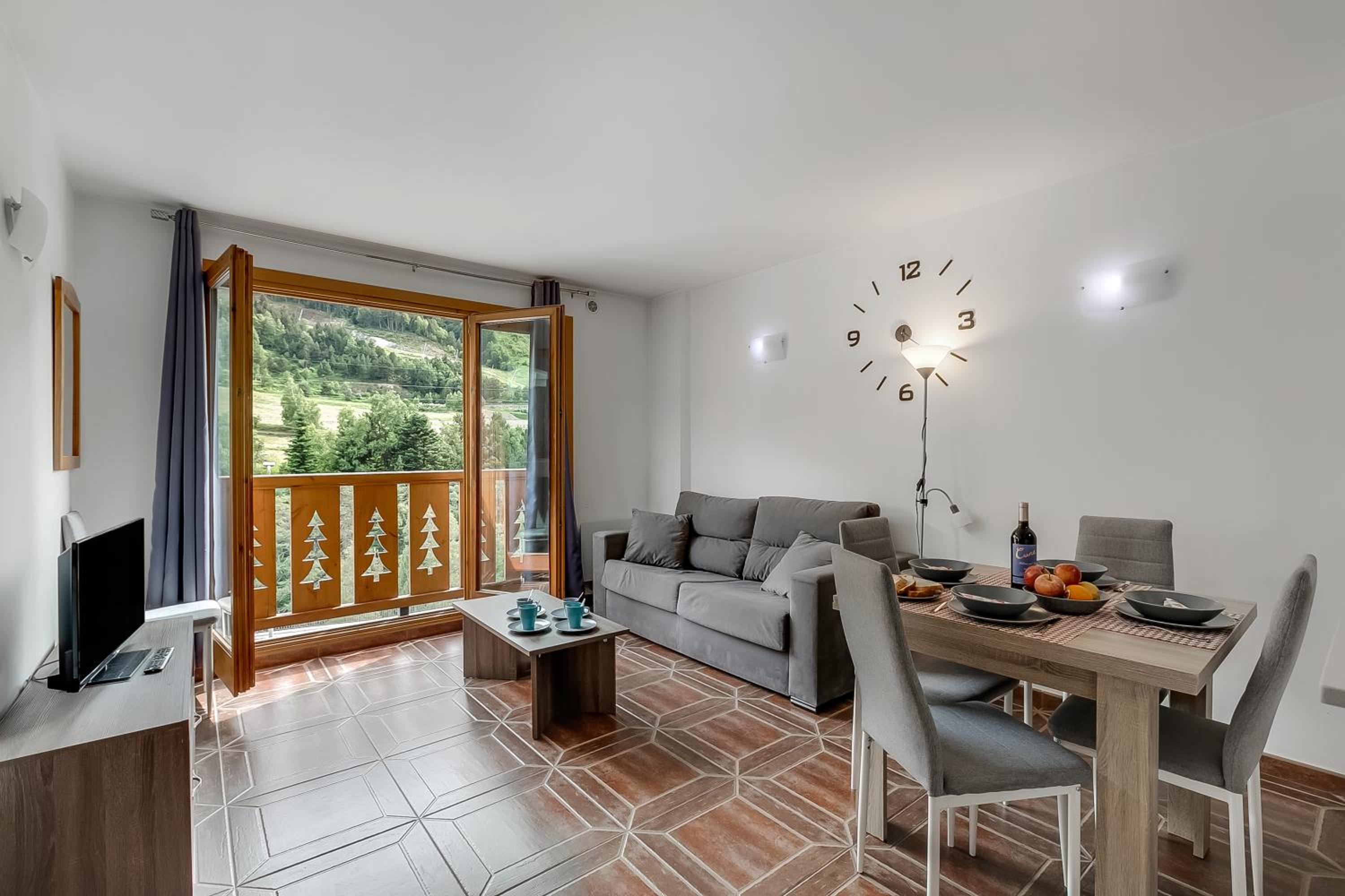 Apartment with Mountain View photo 1