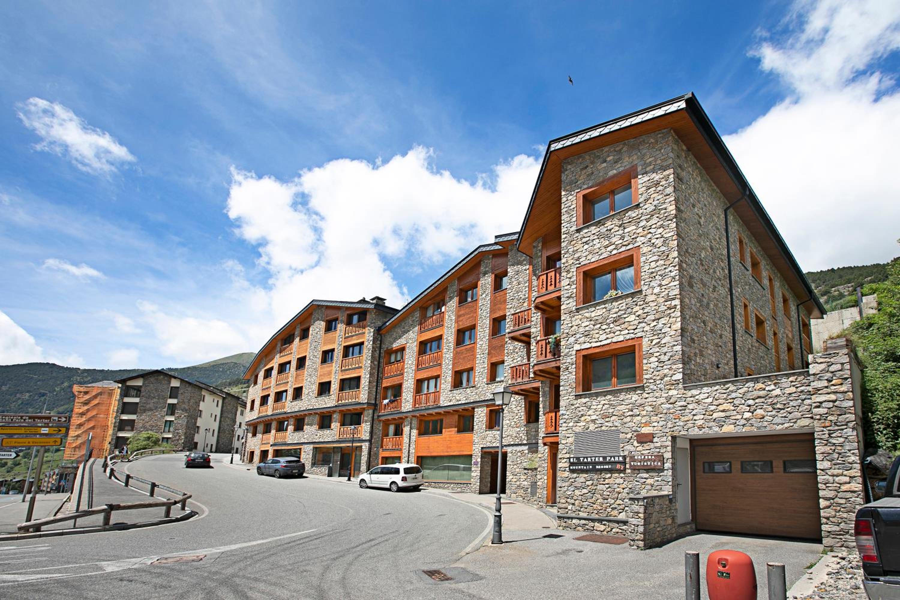 Apartment with Mountain View photo 2