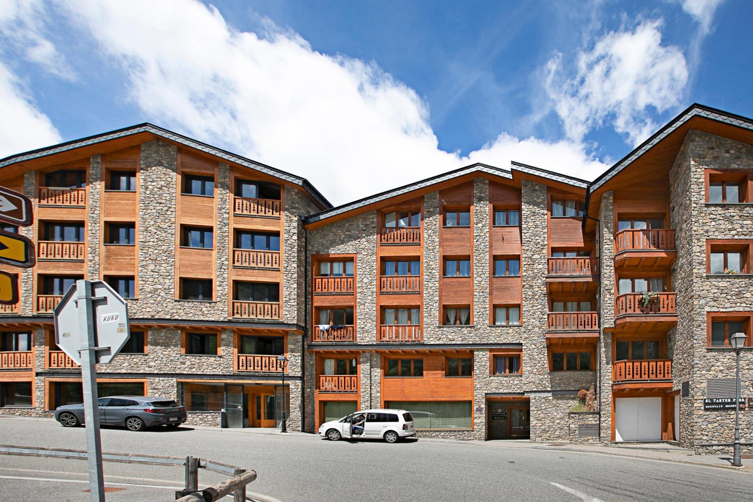 Apartment with Mountain View photo 3