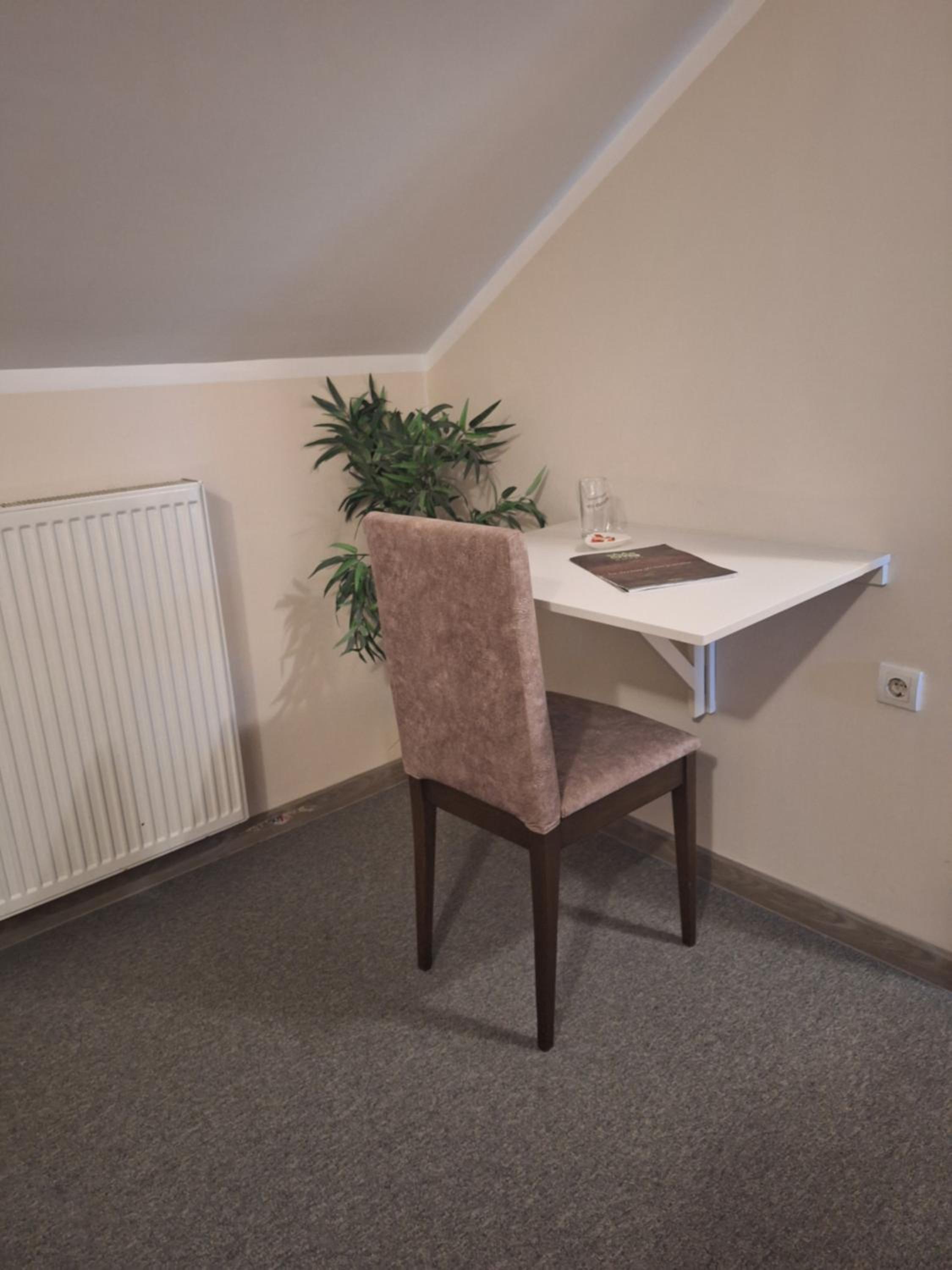 Budget Double Room - Photo 2