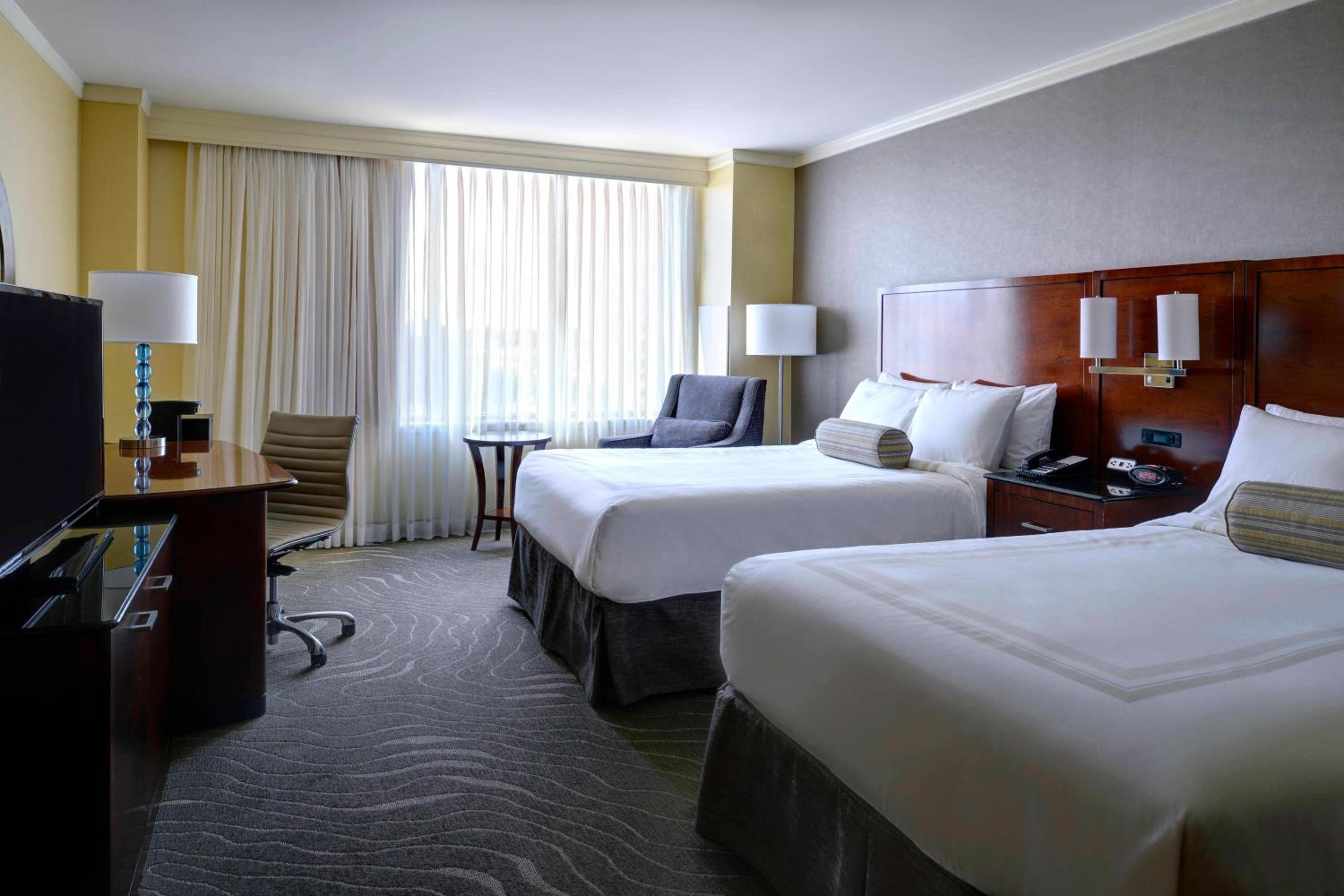 Guest Room with Two Double Beds - Photo 4